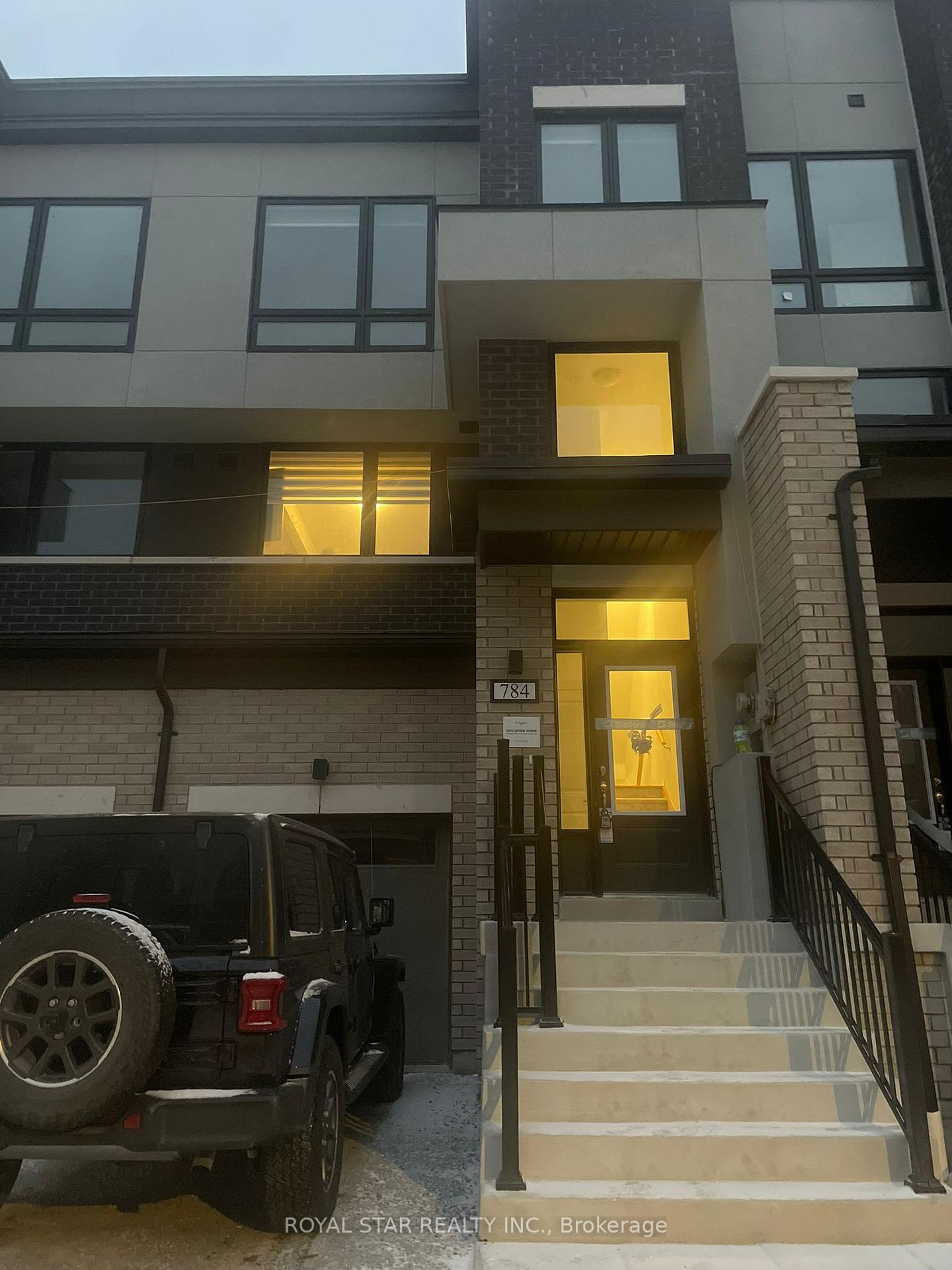 Photo 2 of 784 Heathrow Path, Oshawa, Windfields — HOMEH