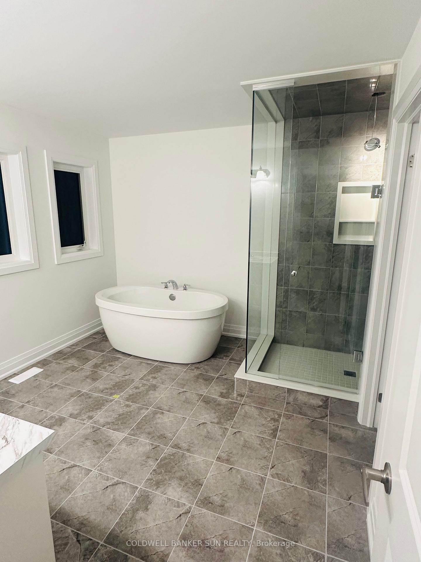 Photo 33 of 619 Windwood Drive, Hamilton, Binbrook — HOMEH