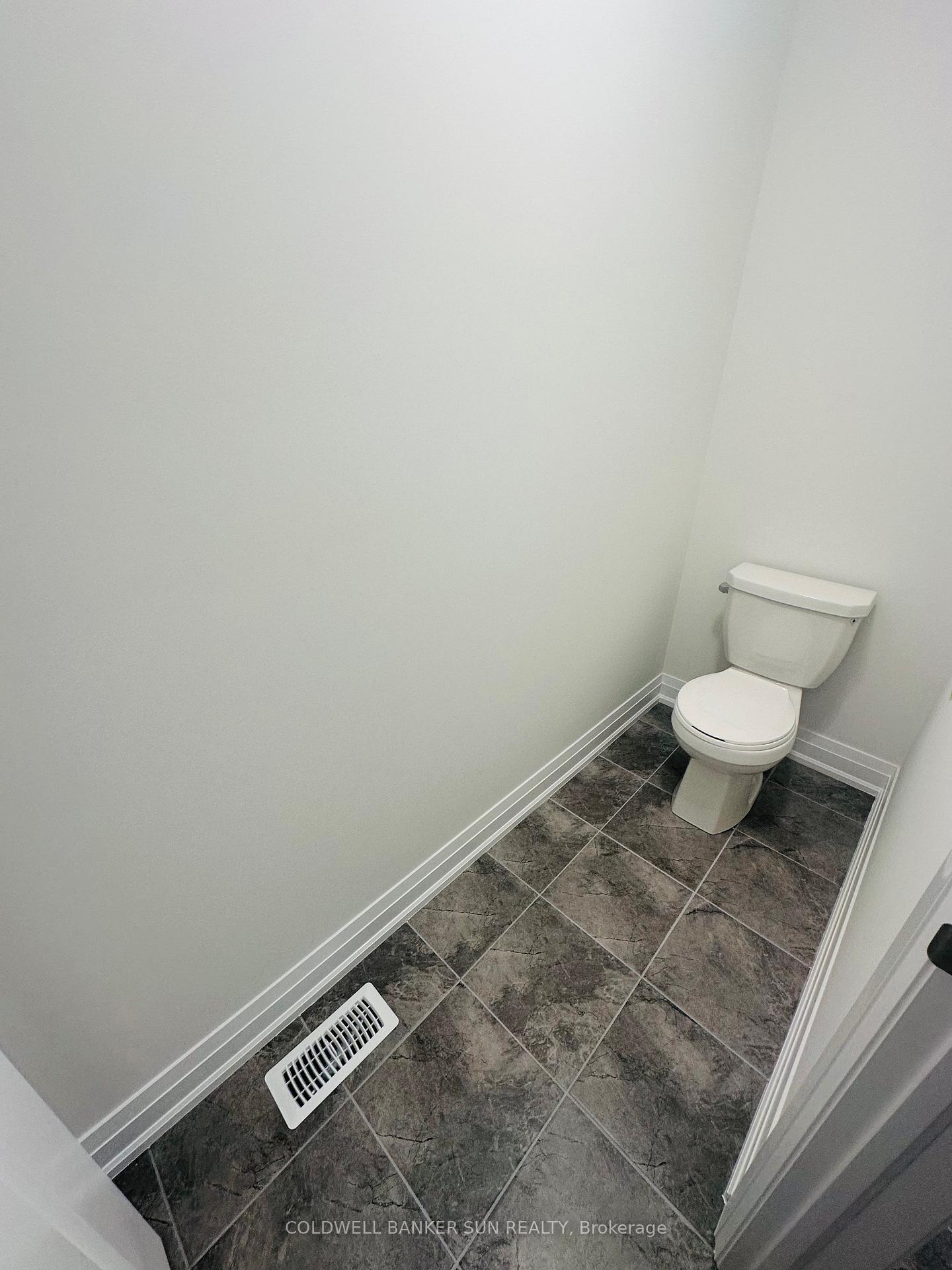 Photo 23 of 619 Windwood Drive, Hamilton, Binbrook — HOMEH