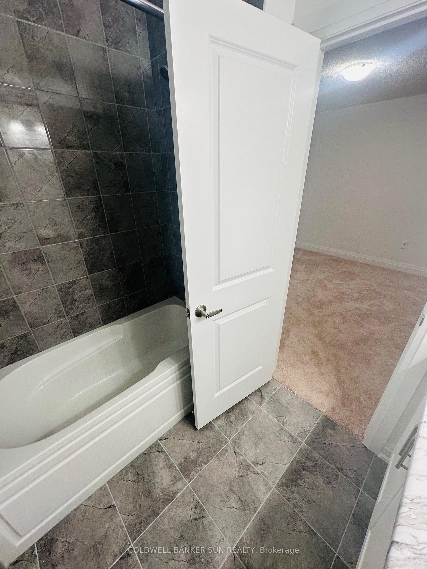 Photo 19 of 619 Windwood Drive, Hamilton, Binbrook — HOMEH