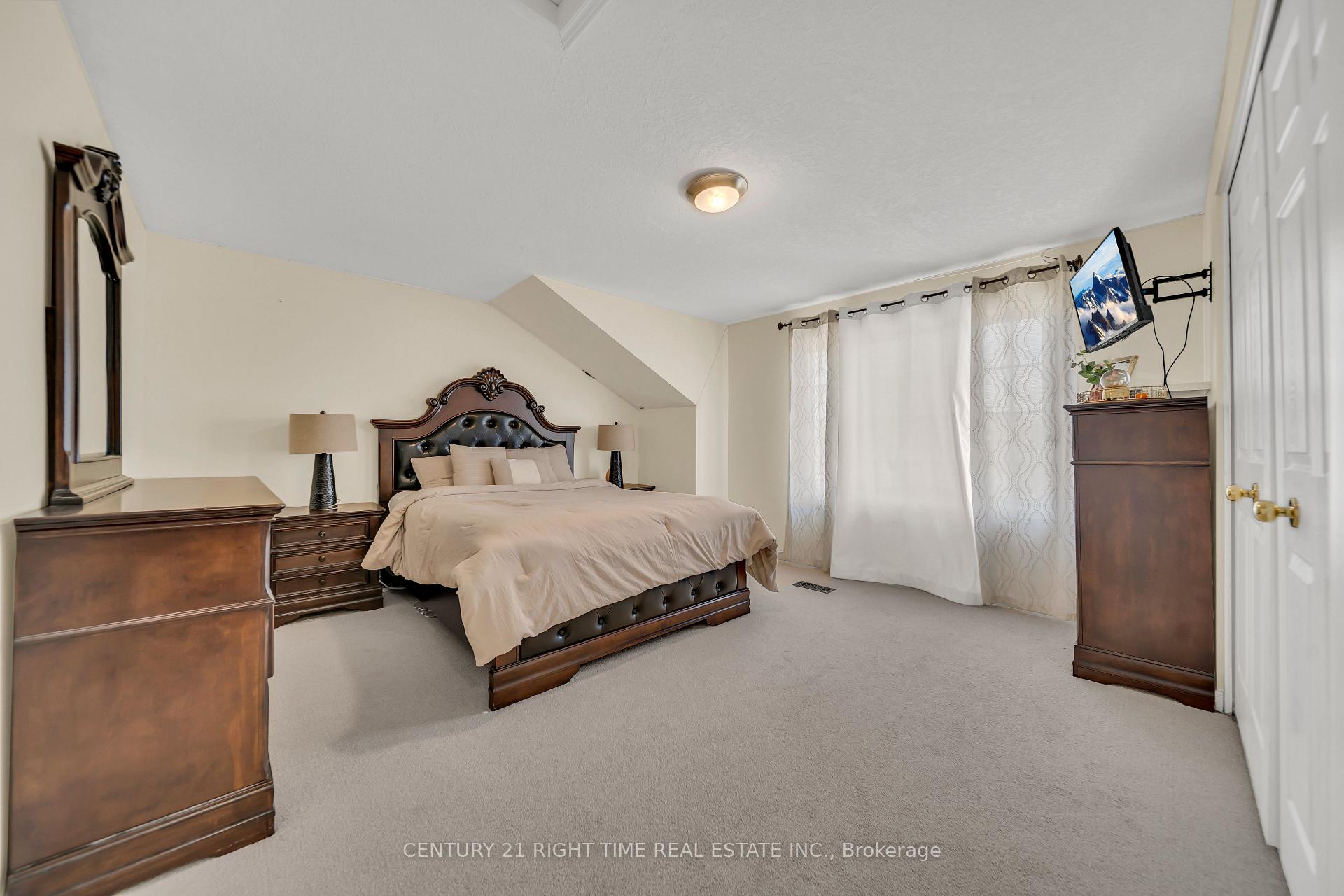 Photo 20 of 105 Max Becker Drive, Kitchener — HOMEH