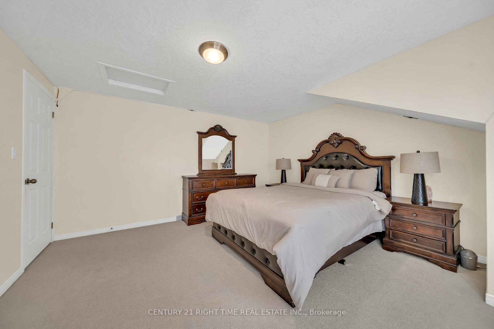 Photo 17 of 105 Max Becker Drive, Kitchener — HOMEH