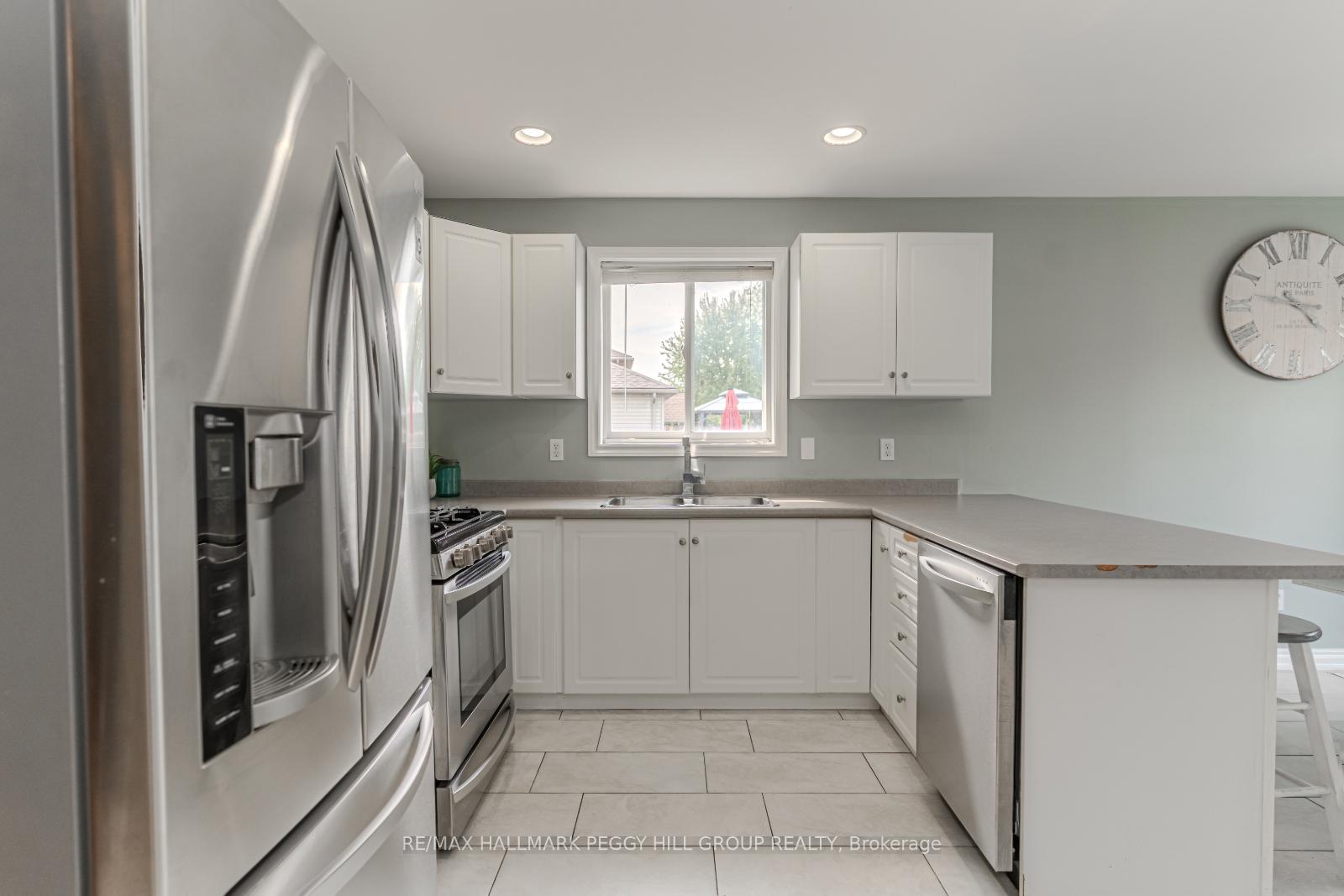 Photo 3 of 62 Nicole Marie Avenue, Barrie, East Bayfield — HOMEH