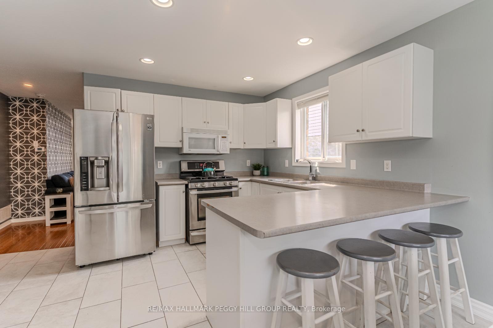 Photo 6 of 62 Nicole Marie Avenue, Barrie, East Bayfield — HOMEH
