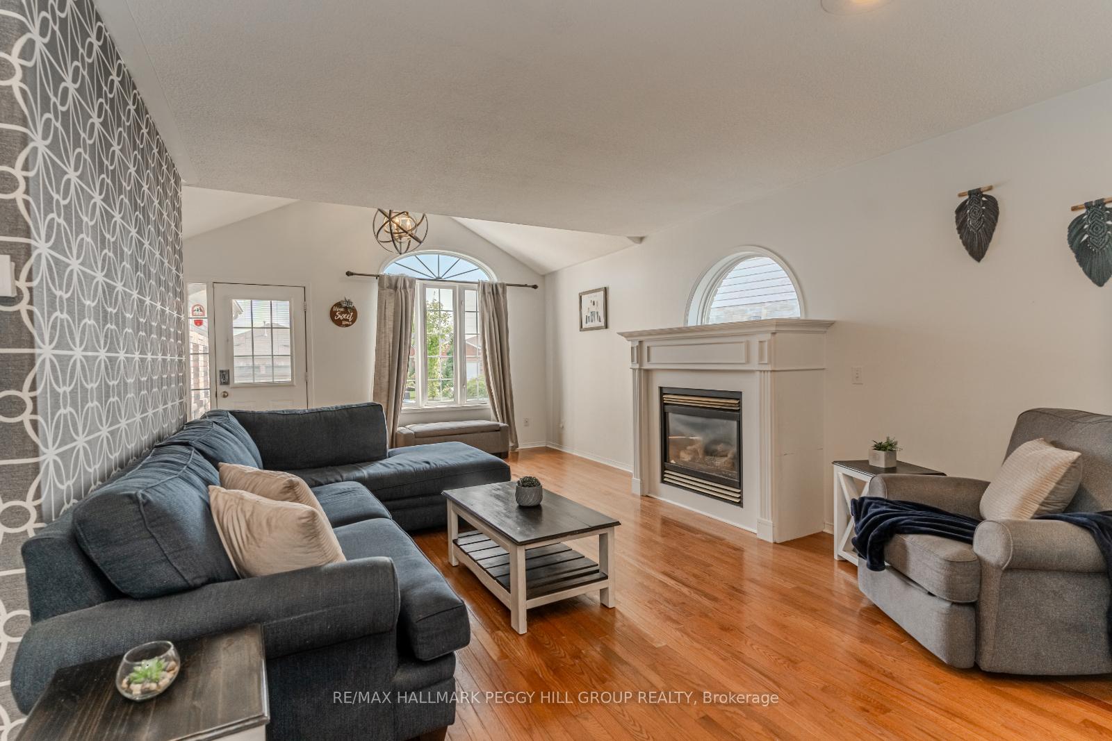 Photo 12 of 62 Nicole Marie Avenue, Barrie, East Bayfield — HOMEH