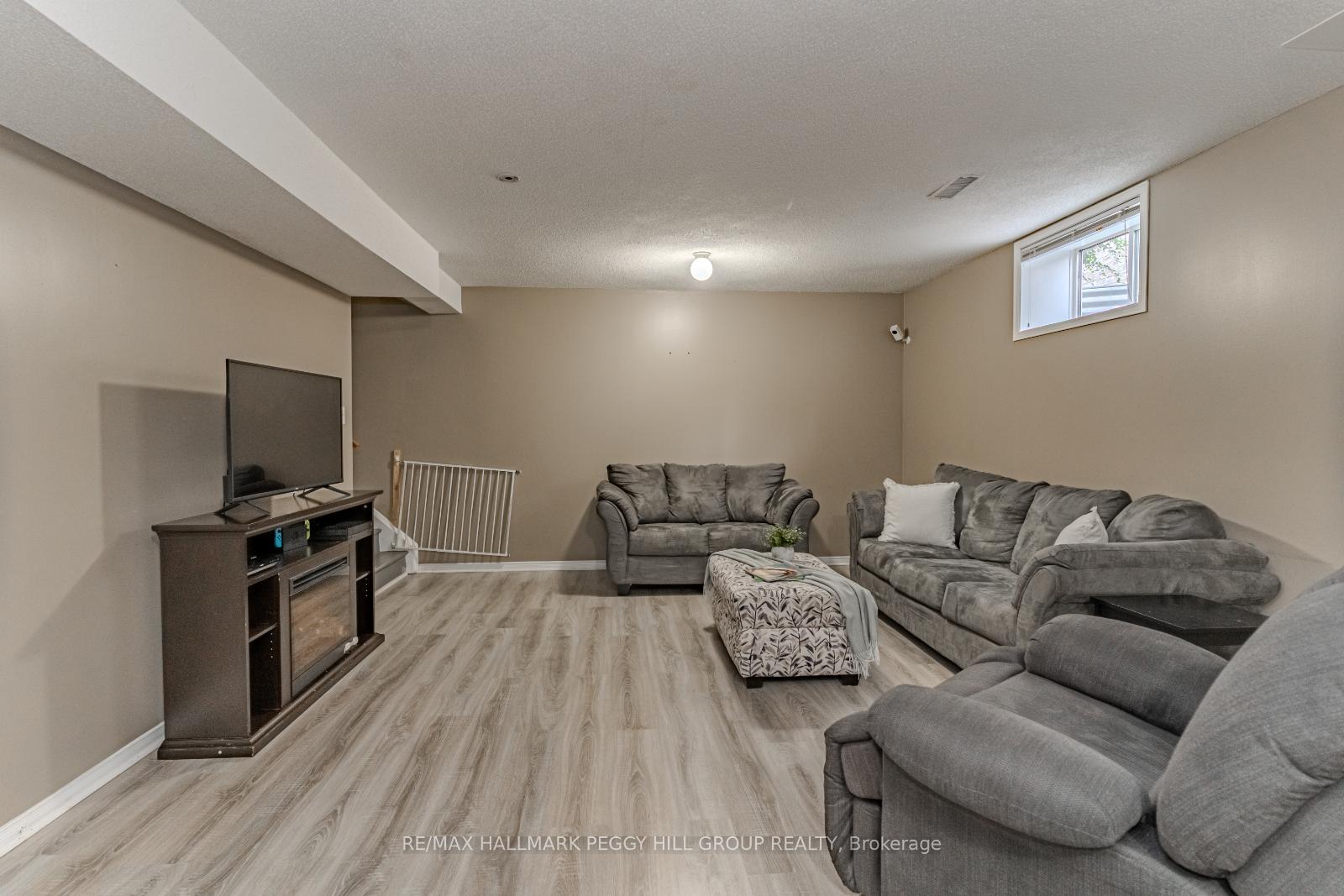 Photo 14 of 62 Nicole Marie Avenue, Barrie, East Bayfield — HOMEH