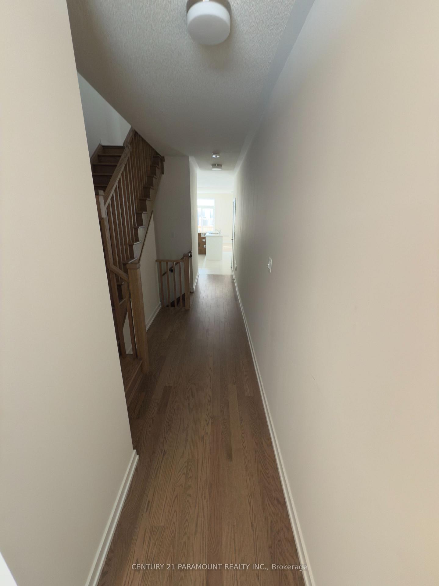 Photo 2 of 7 Singhampton Road, Vaughan, Kleinburg — HOMEH