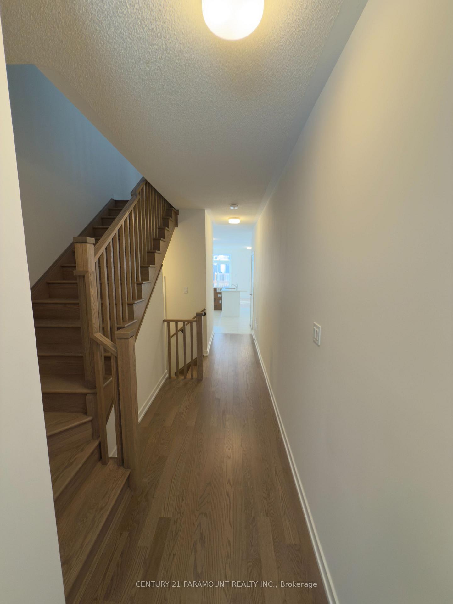 Photo 5 of 7 Singhampton Road, Vaughan, Kleinburg — HOMEH