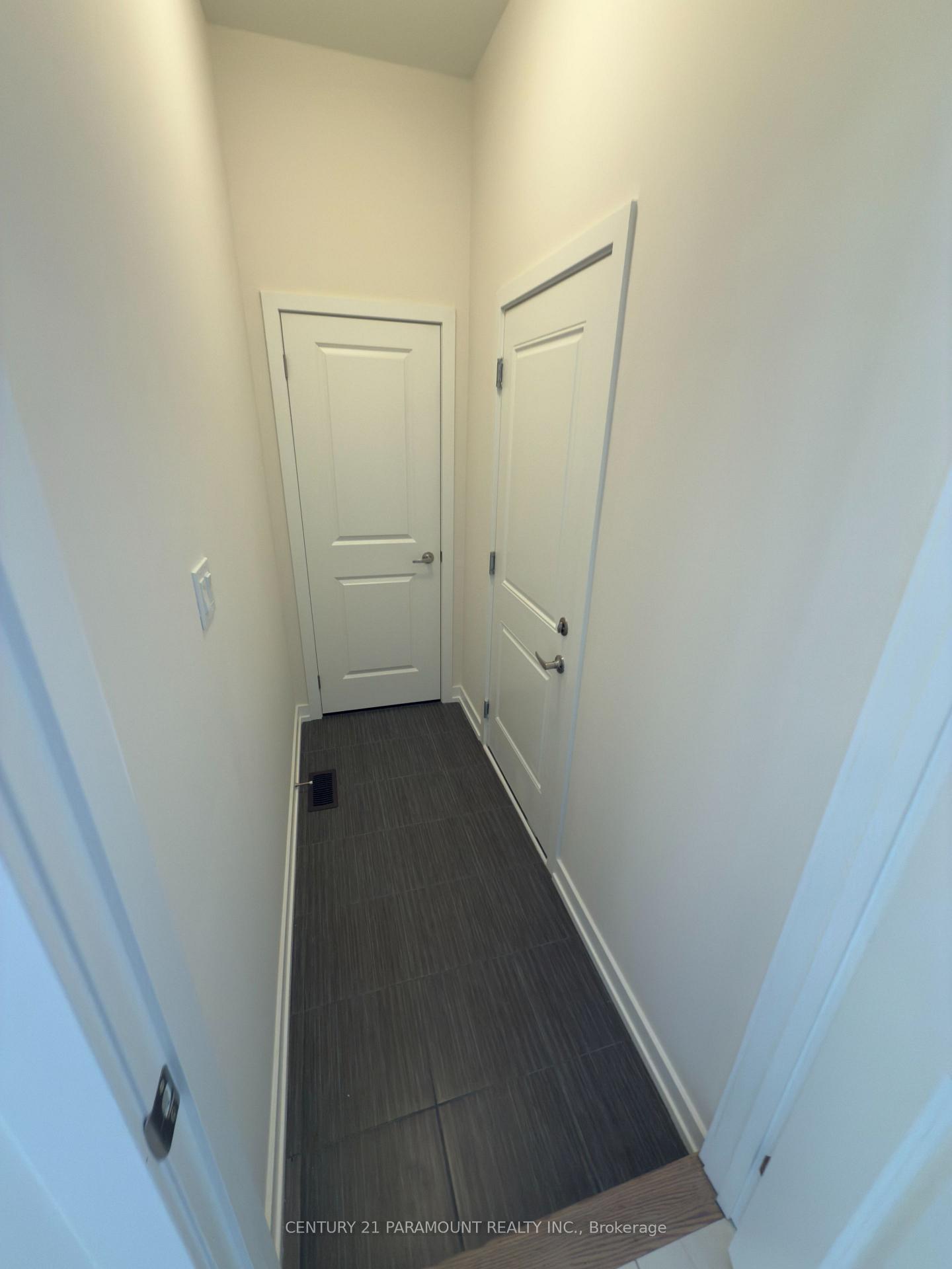 Photo 3 of 7 Singhampton Road, Vaughan, Kleinburg — HOMEH