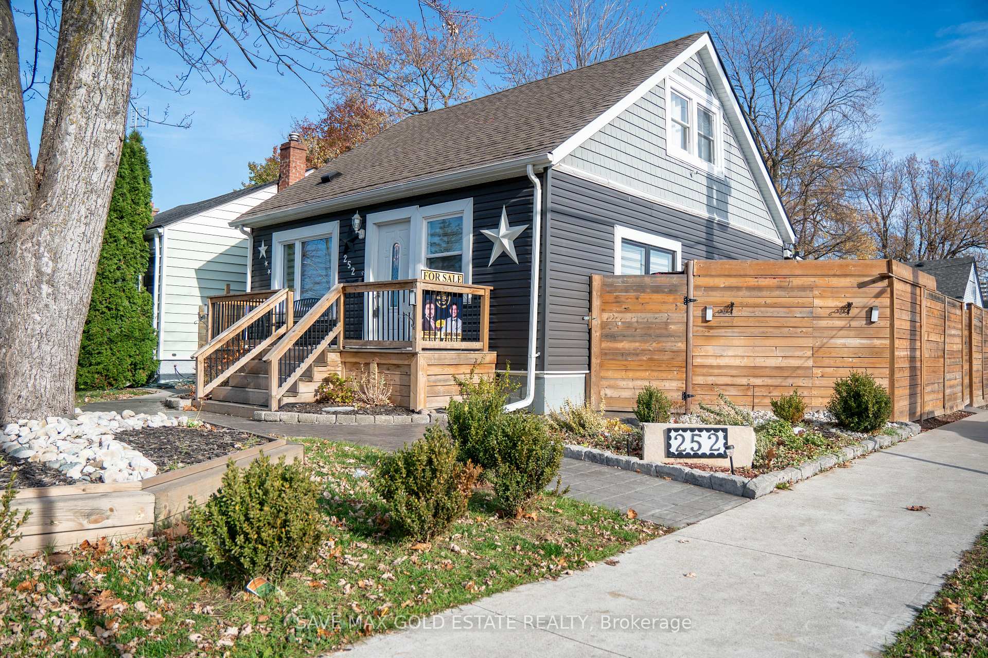Photo 1 of 252 Walter Avenue N, Hamilton, Normanhurst — HOMEH