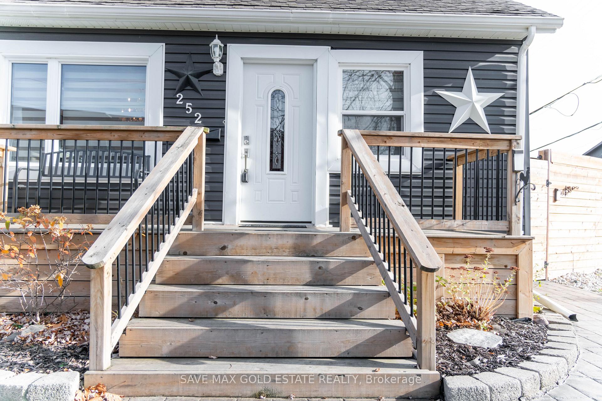 Photo 5 of 252 Walter Avenue N, Hamilton, Normanhurst — HOMEH