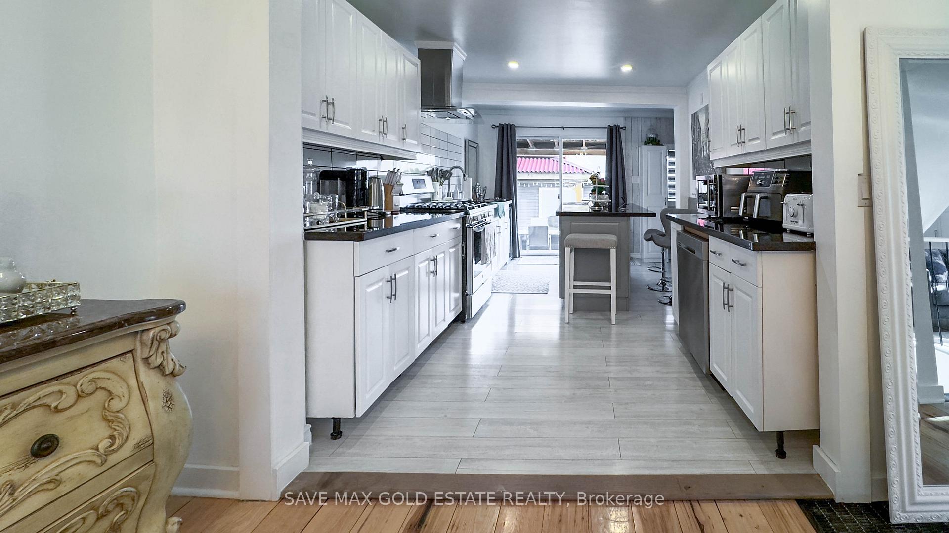 Photo 7 of 252 Walter Avenue N, Hamilton, Normanhurst — HOMEH