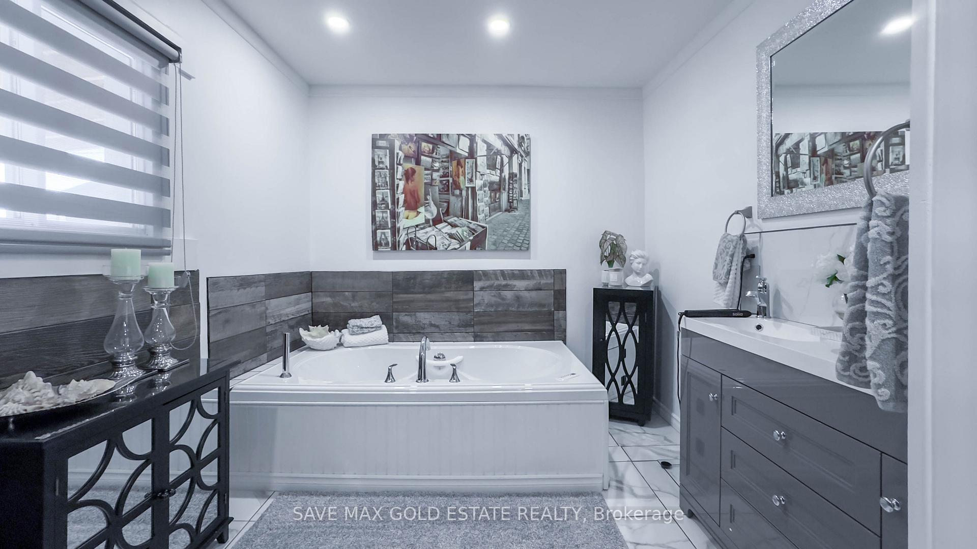 Photo 17 of 252 Walter Avenue N, Hamilton, Normanhurst — HOMEH