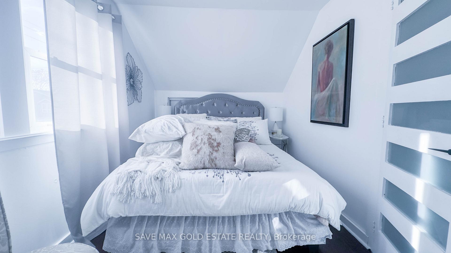 Photo 16 of 252 Walter Avenue N, Hamilton, Normanhurst — HOMEH