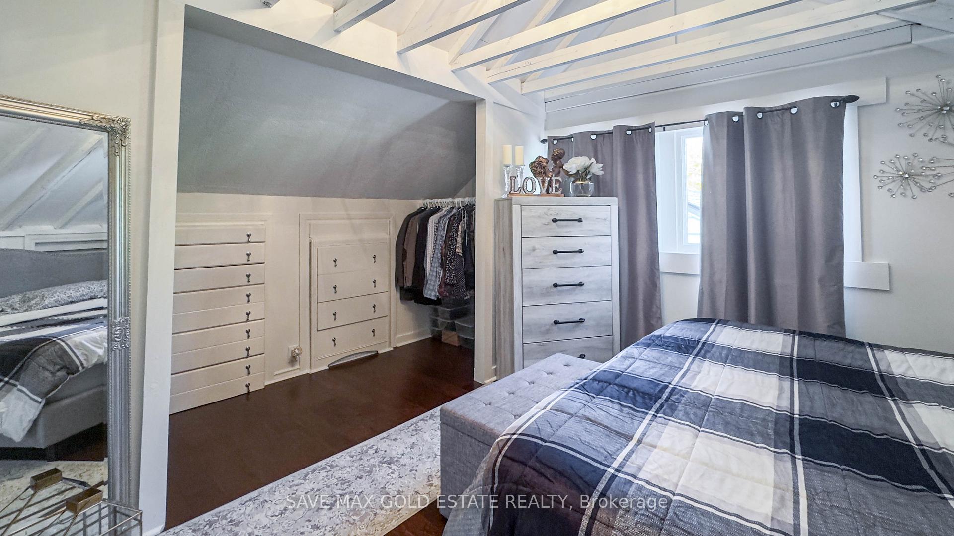 Photo 12 of 252 Walter Avenue N, Hamilton, Normanhurst — HOMEH