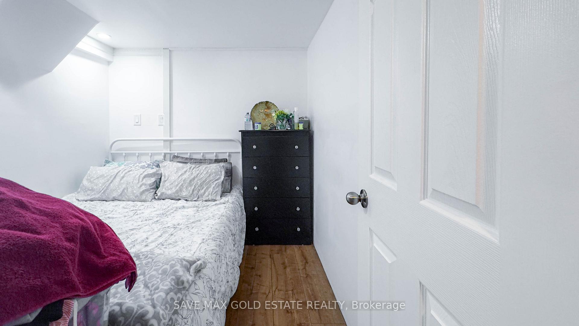Photo 10 of 252 Walter Avenue N, Hamilton, Normanhurst — HOMEH