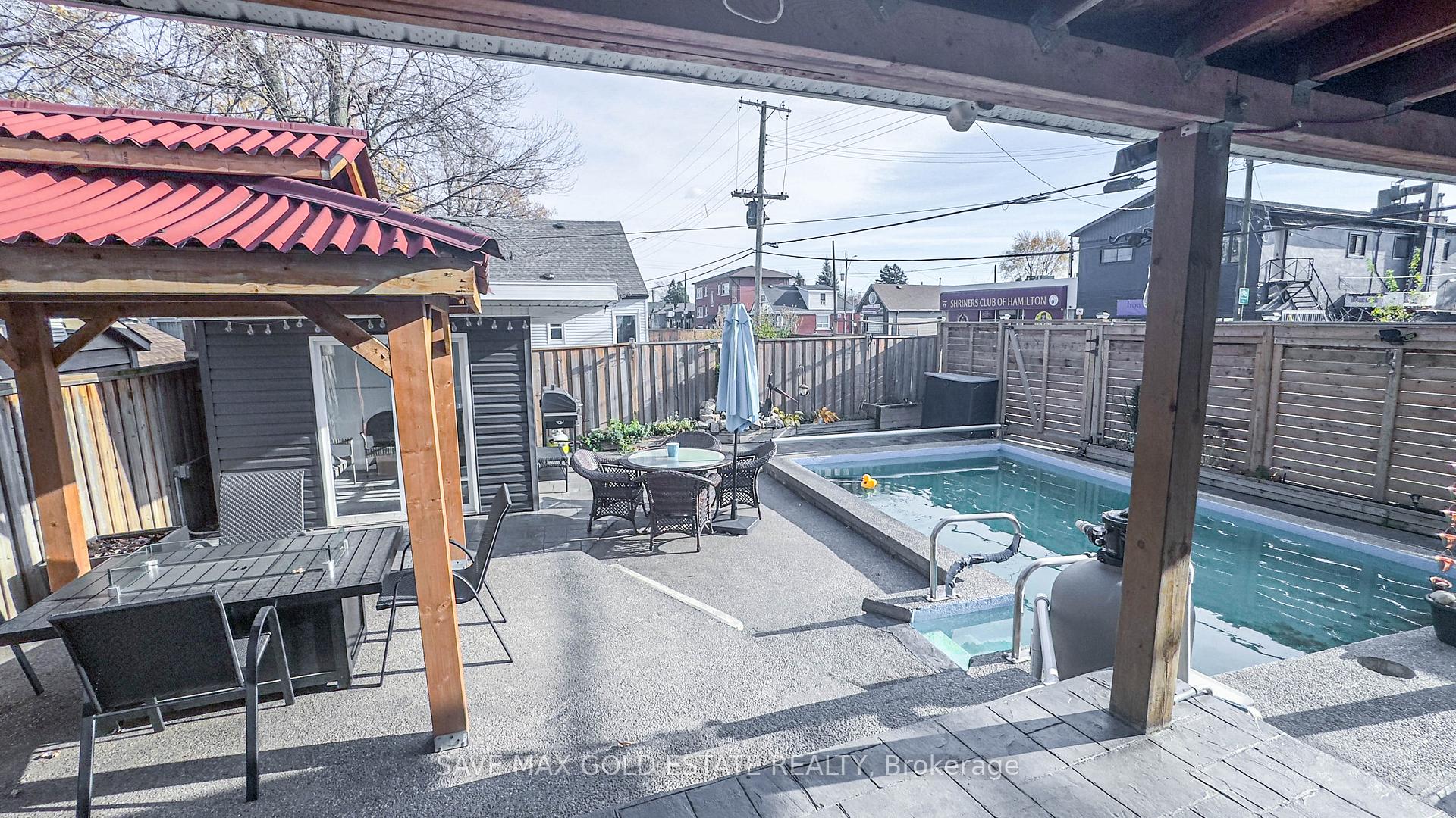 Photo 32 of 252 Walter Avenue N, Hamilton, Normanhurst — HOMEH