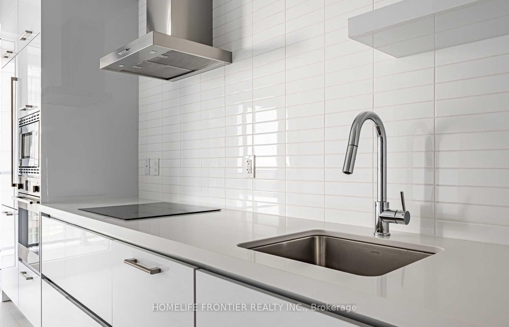 Photo 4 of Unit 4706, 2221 Yonge Street, Toronto, Mount Pleasant West — HOMEH