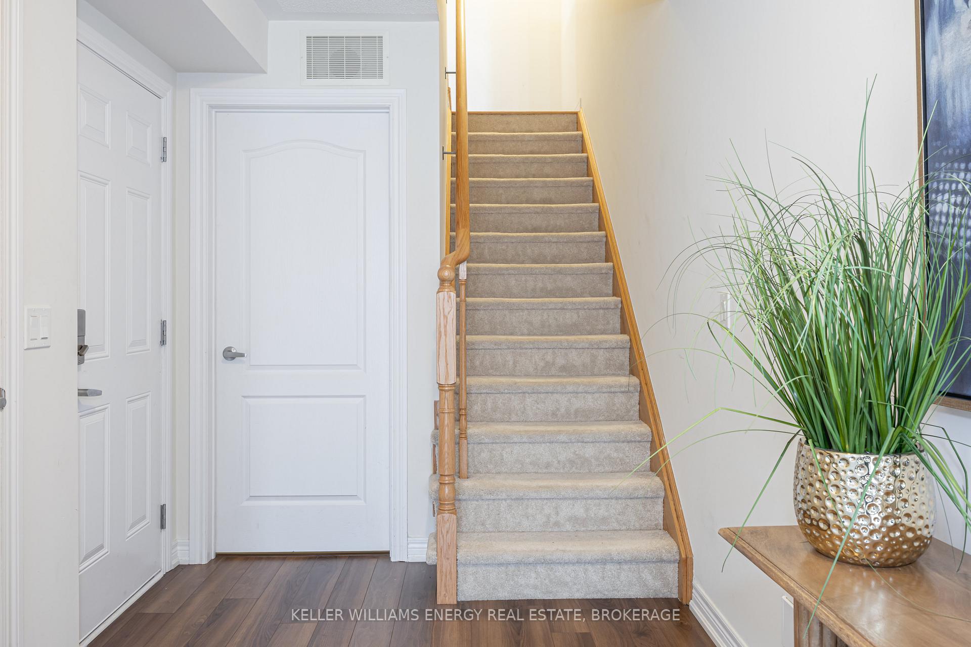 Photo 4 of 32 Tabaret Crescent, Oshawa, Windfields — HOMEH