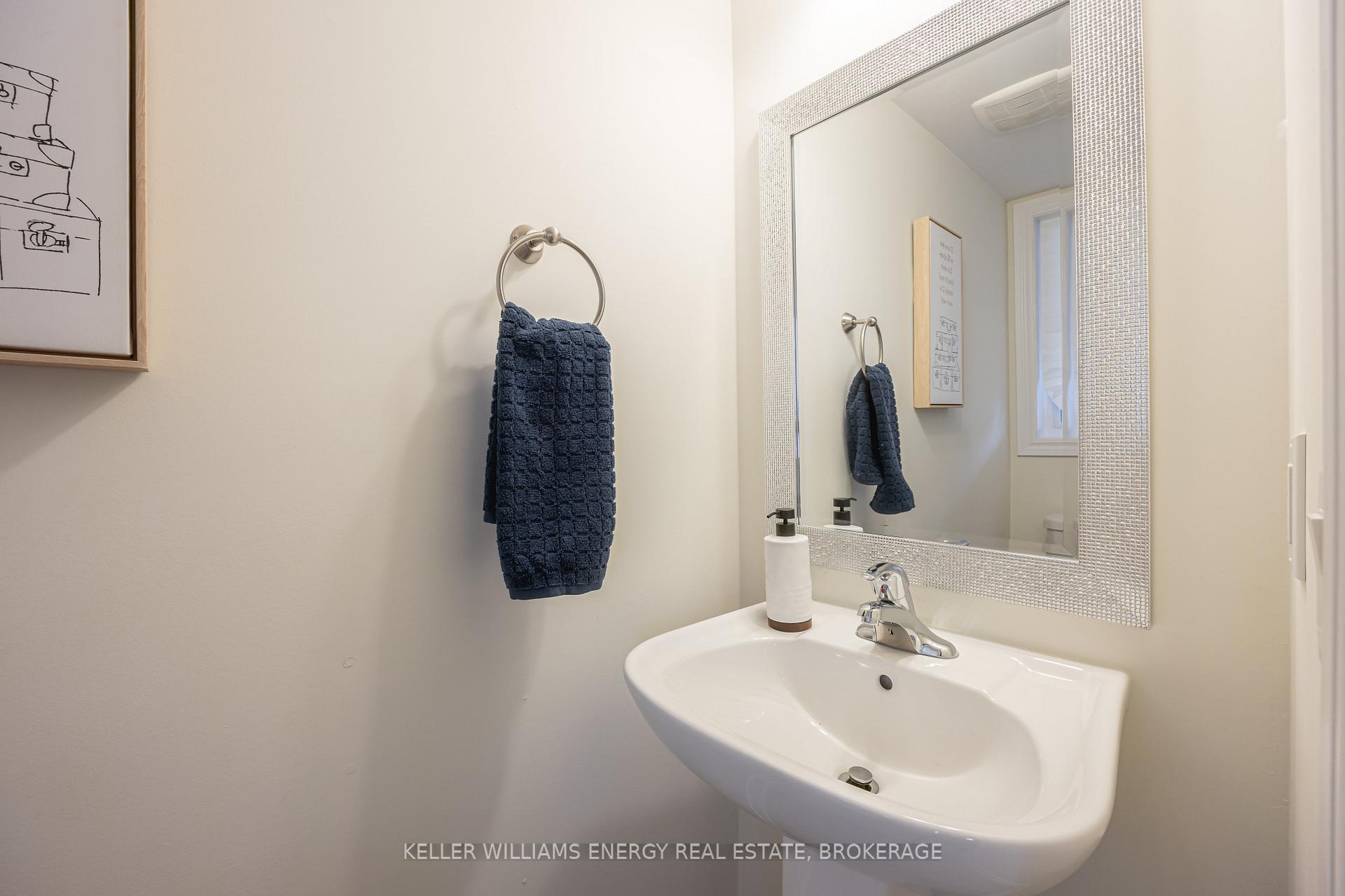 Photo 2 of 32 Tabaret Crescent, Oshawa, Windfields — HOMEH