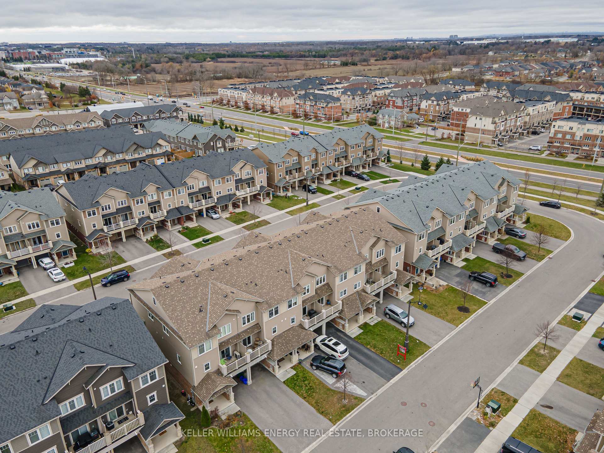 Photo 28 of 32 Tabaret Crescent, Oshawa, Windfields — HOMEH