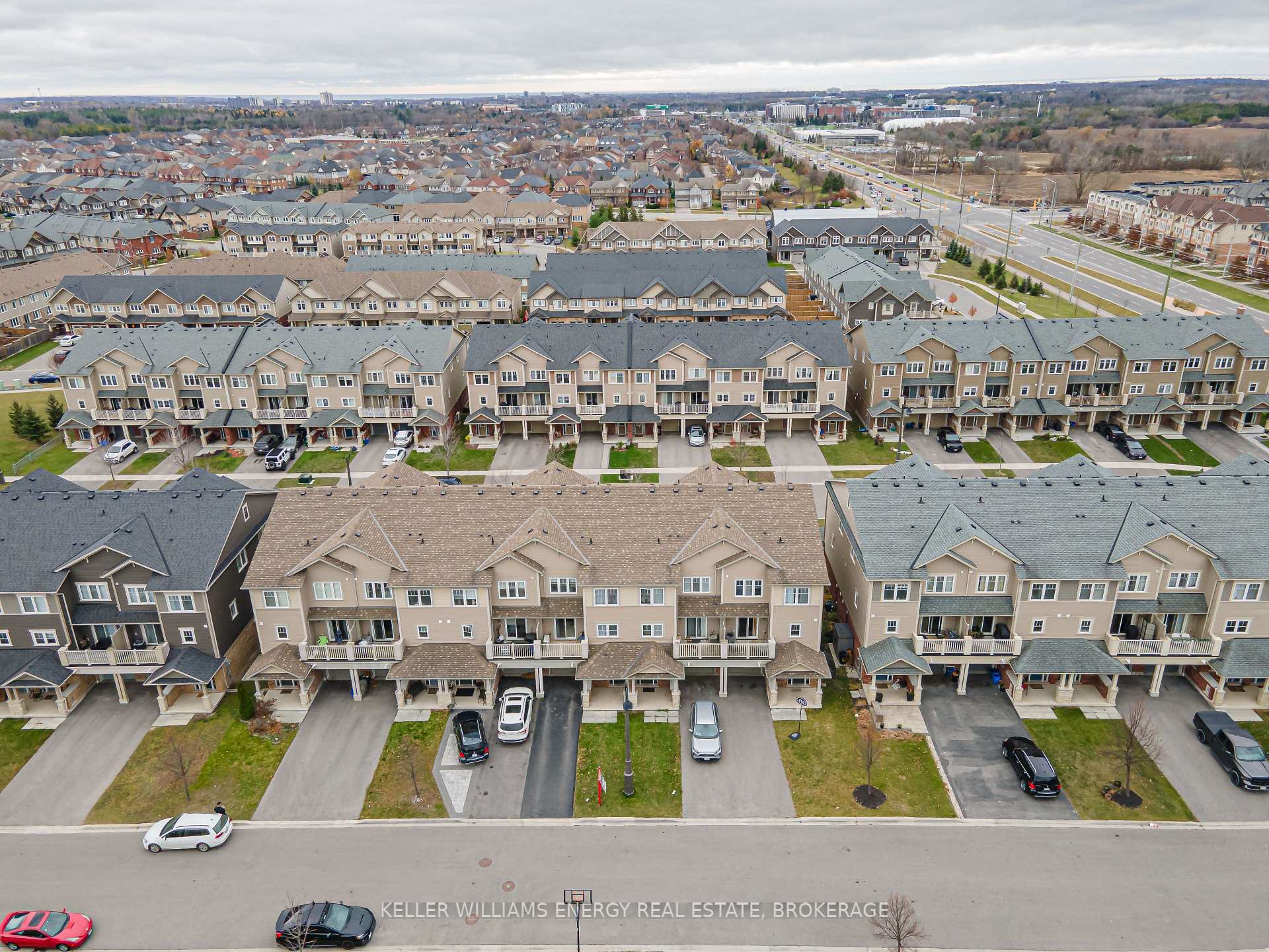 Photo 29 of 32 Tabaret Crescent, Oshawa, Windfields — HOMEH