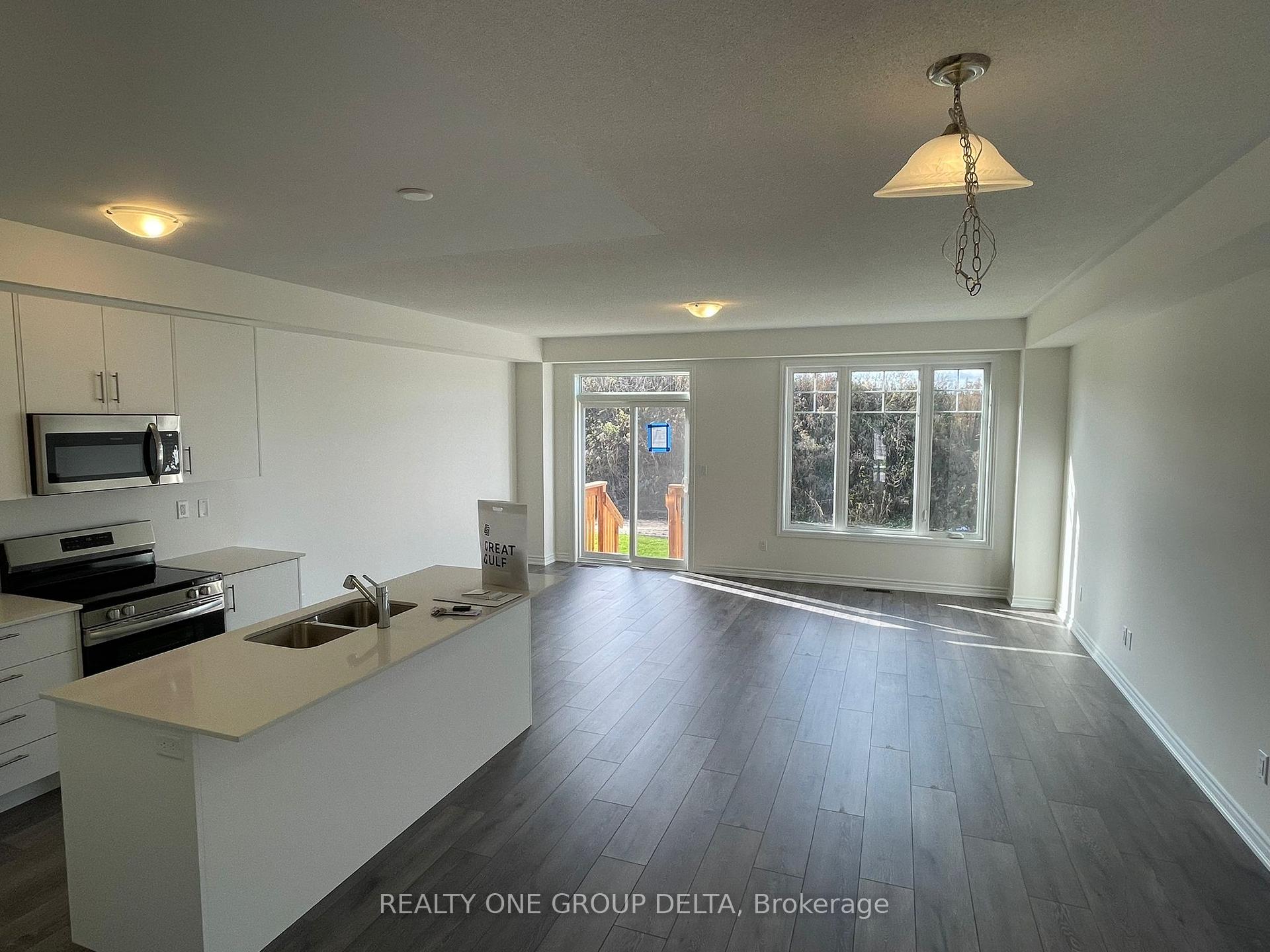 Photo 11 of 132 Greer Street, Barrie, Rural Barrie Southeast — HOMEH
