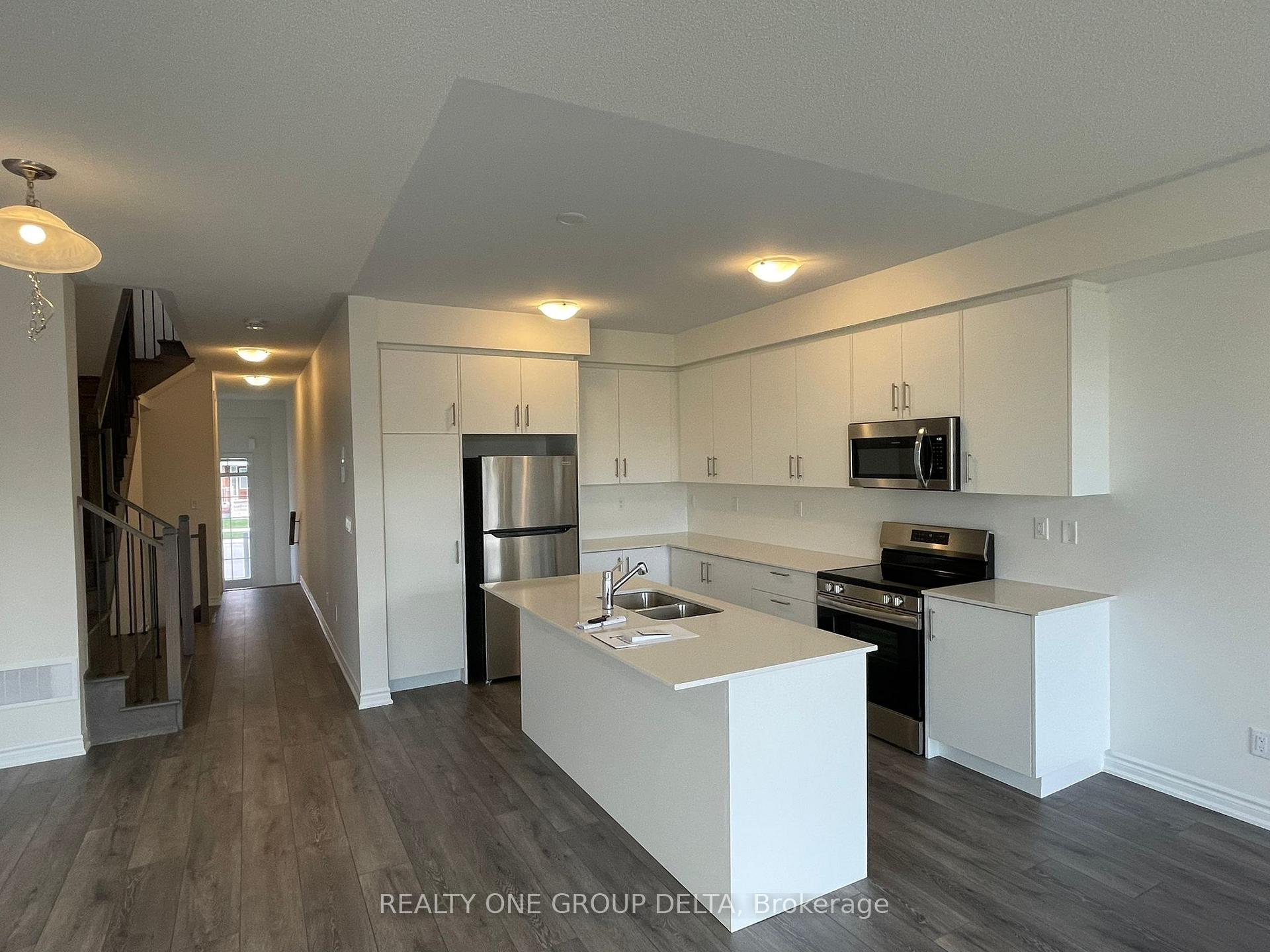 Photo 15 of 132 Greer Street, Barrie, Rural Barrie Southeast — HOMEH