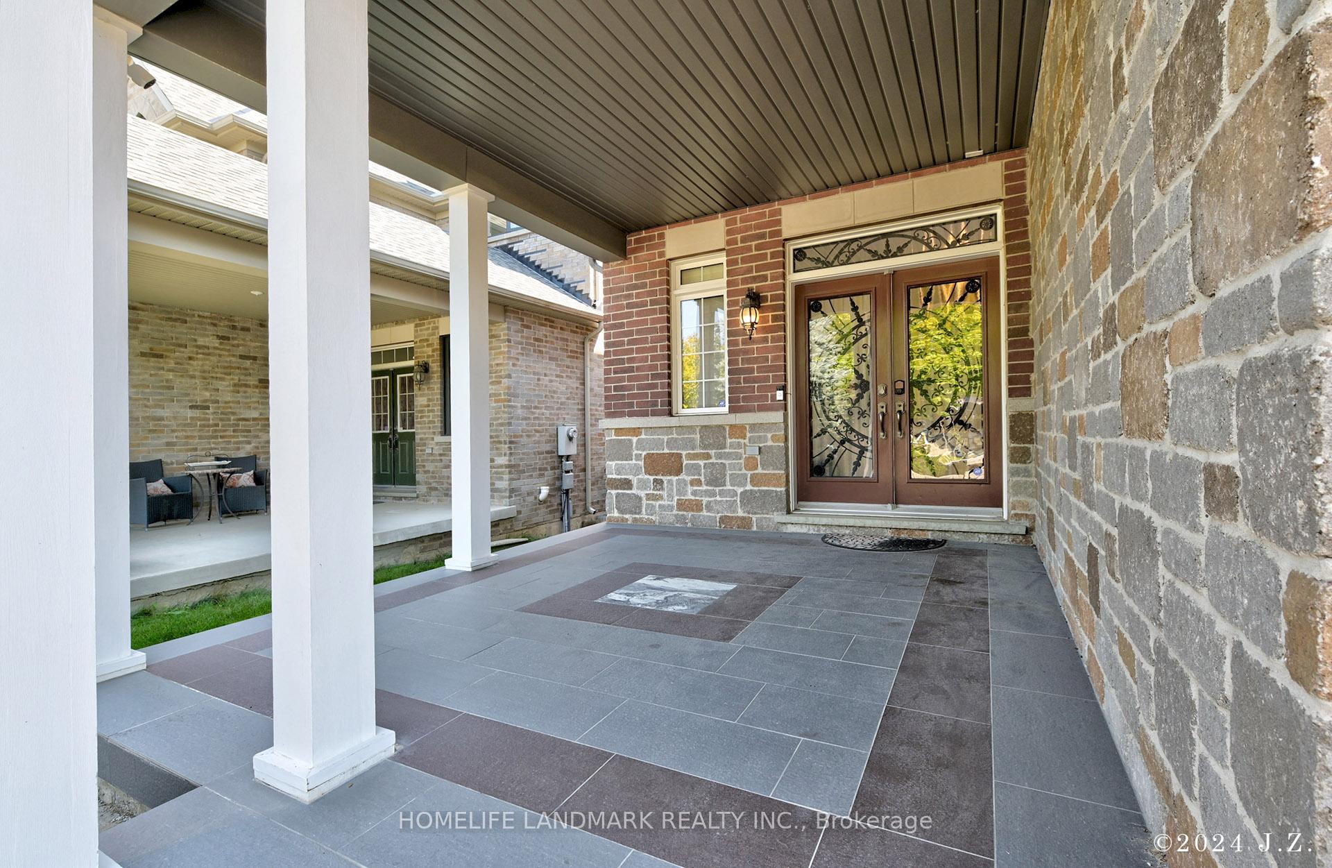 Photo 2 of 57 Castleglen Boulevard, Markham, Berczy — HOMEH