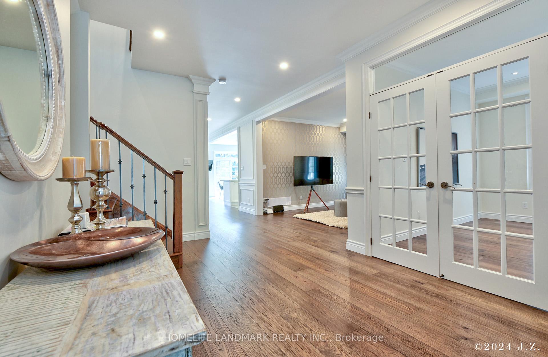 Photo 5 of 57 Castleglen Boulevard, Markham, Berczy — HOMEH