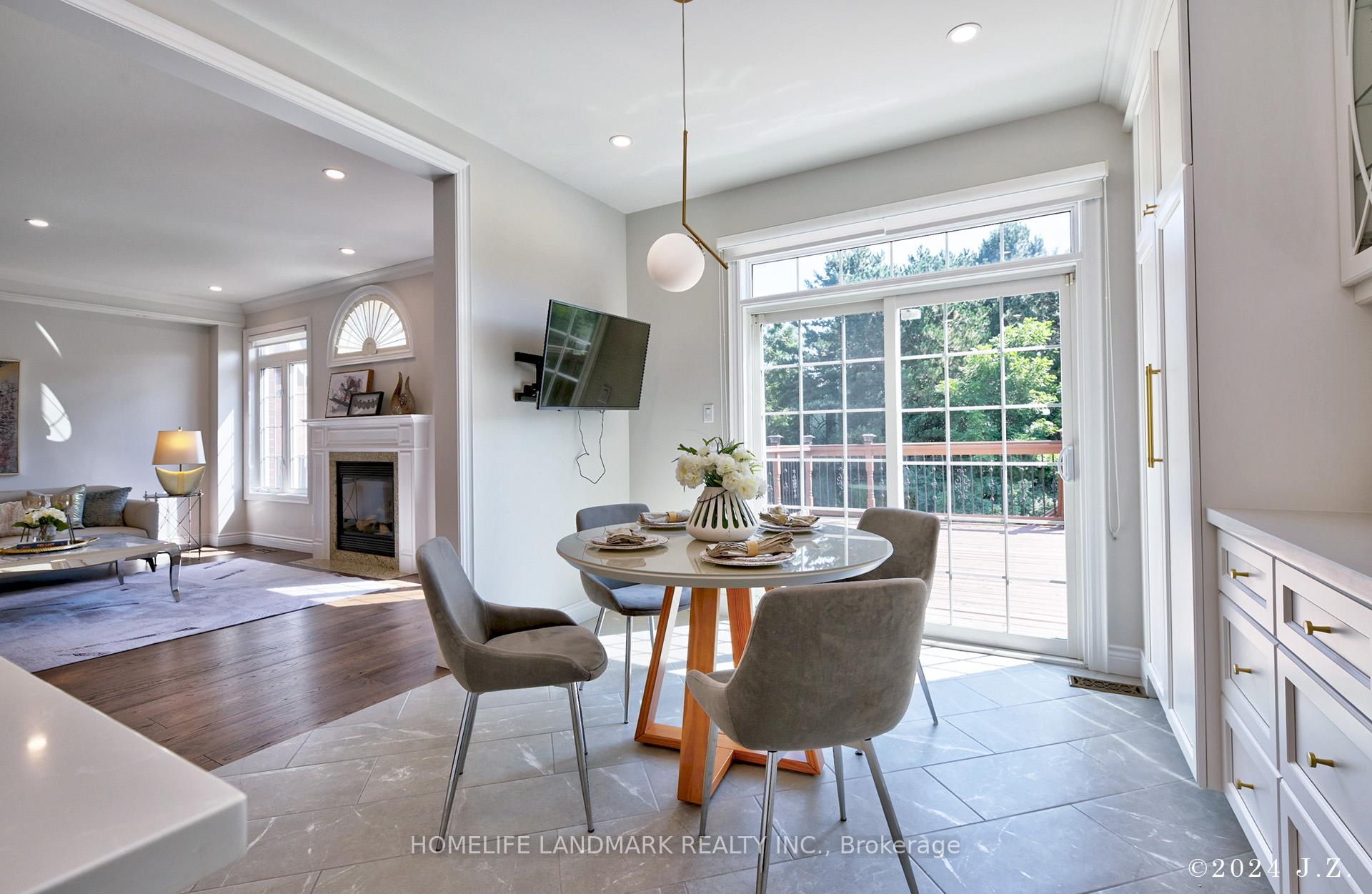 Photo 10 of 57 Castleglen Boulevard, Markham, Berczy — HOMEH
