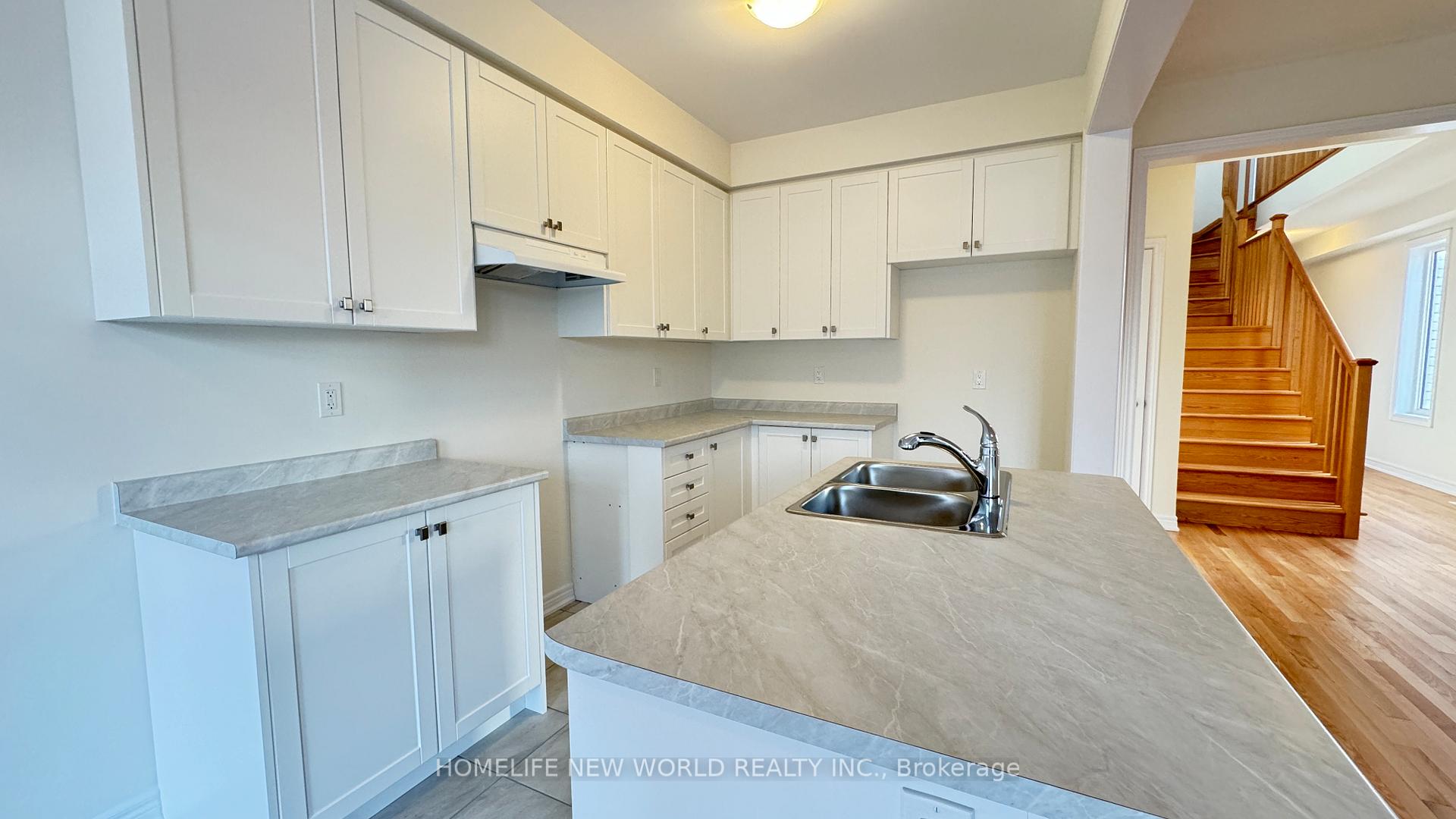 Photo 5 of 1026 Crowsnest Hollow, Pickering, Rural Pickering — HOMEH