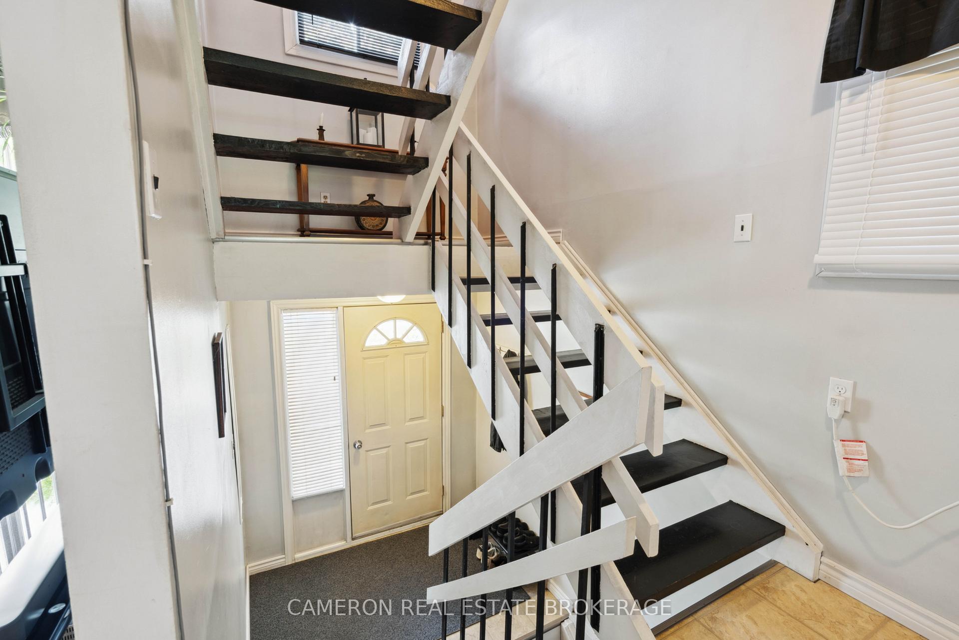 Photo 3 of 680 Glengarry Boulevard, Cornwall — HOMEH