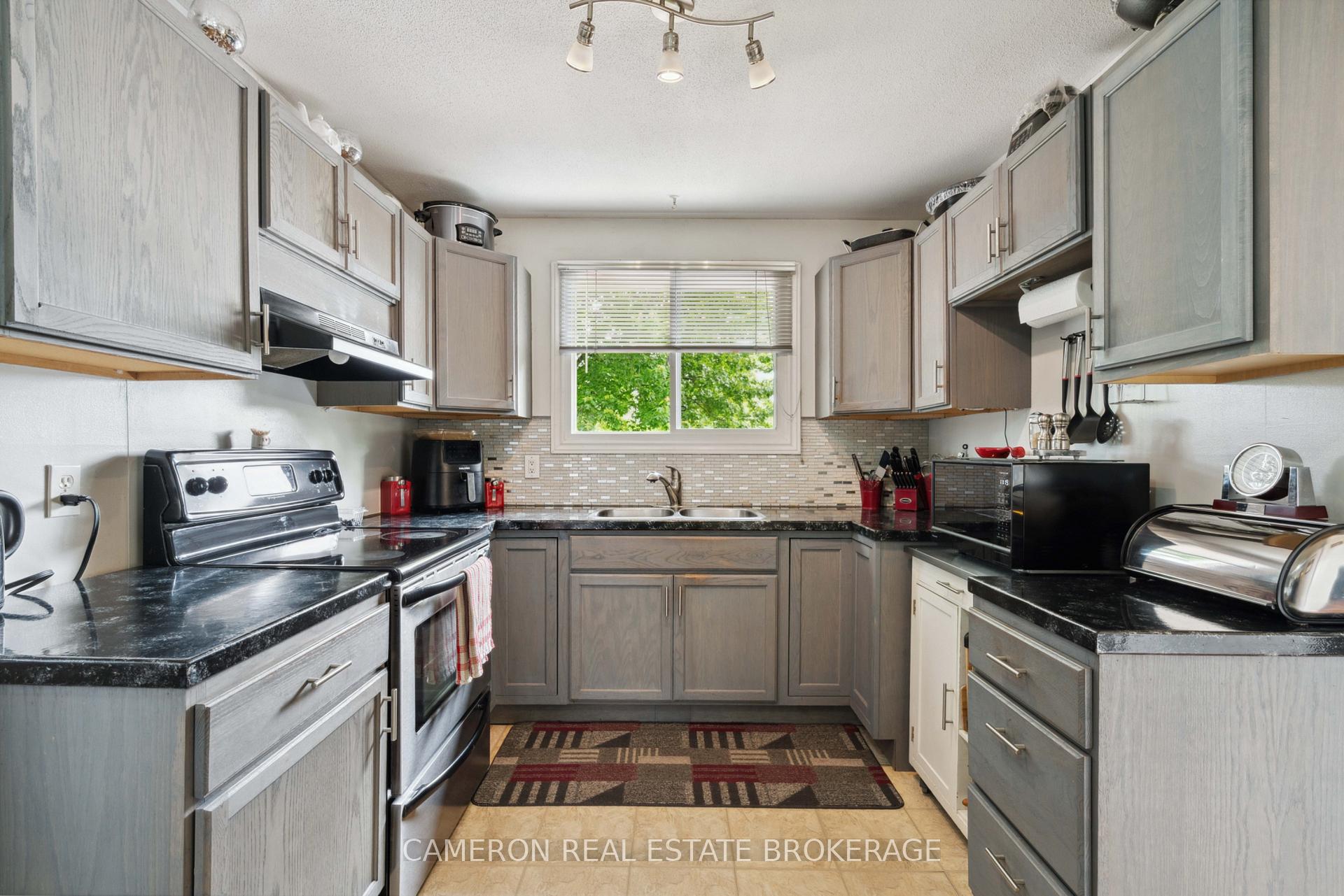 Photo 9 of 680 Glengarry Boulevard, Cornwall — HOMEH