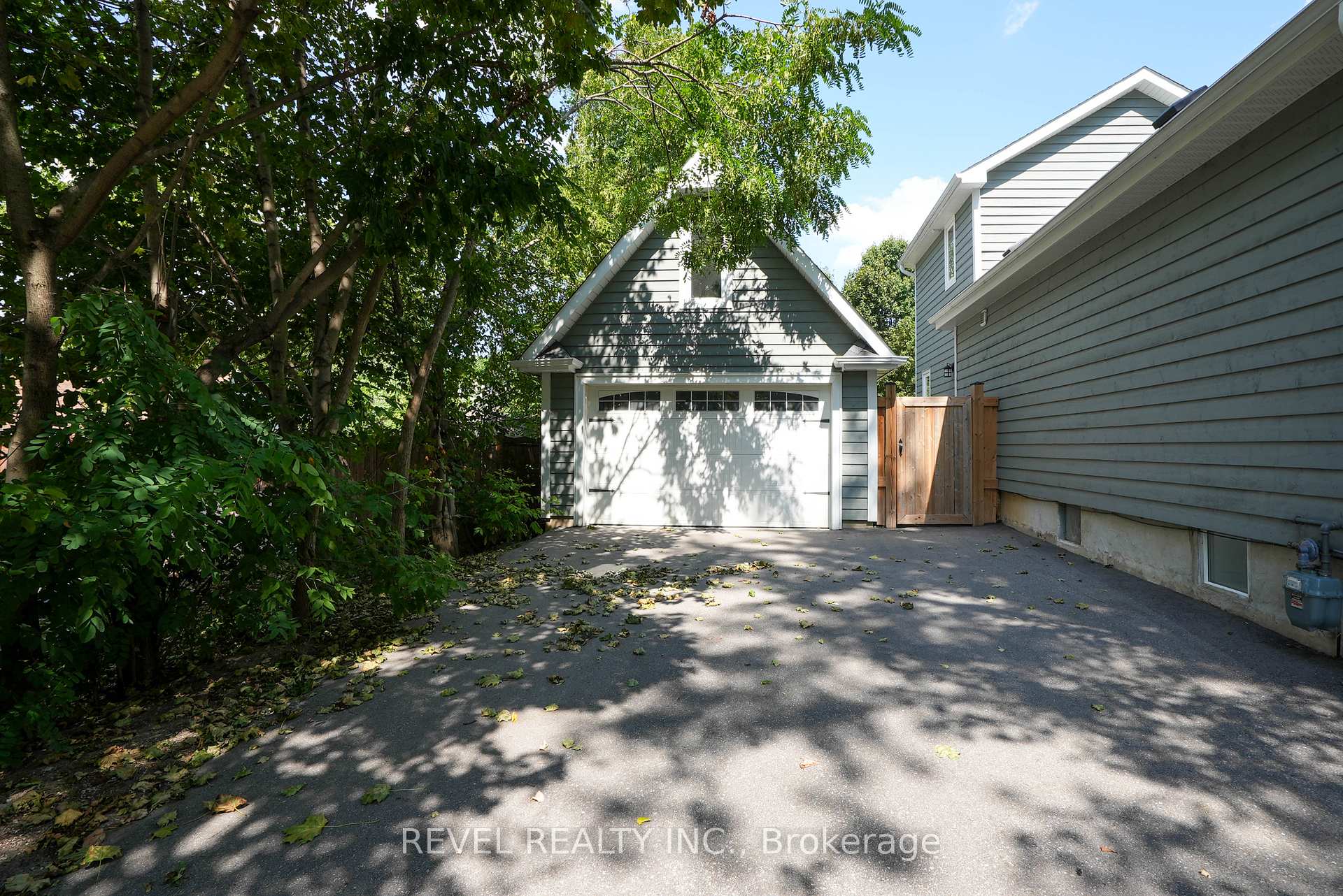 Photo 3 of 125 Dundonald Street, Barrie, Codrington — HOMEH
