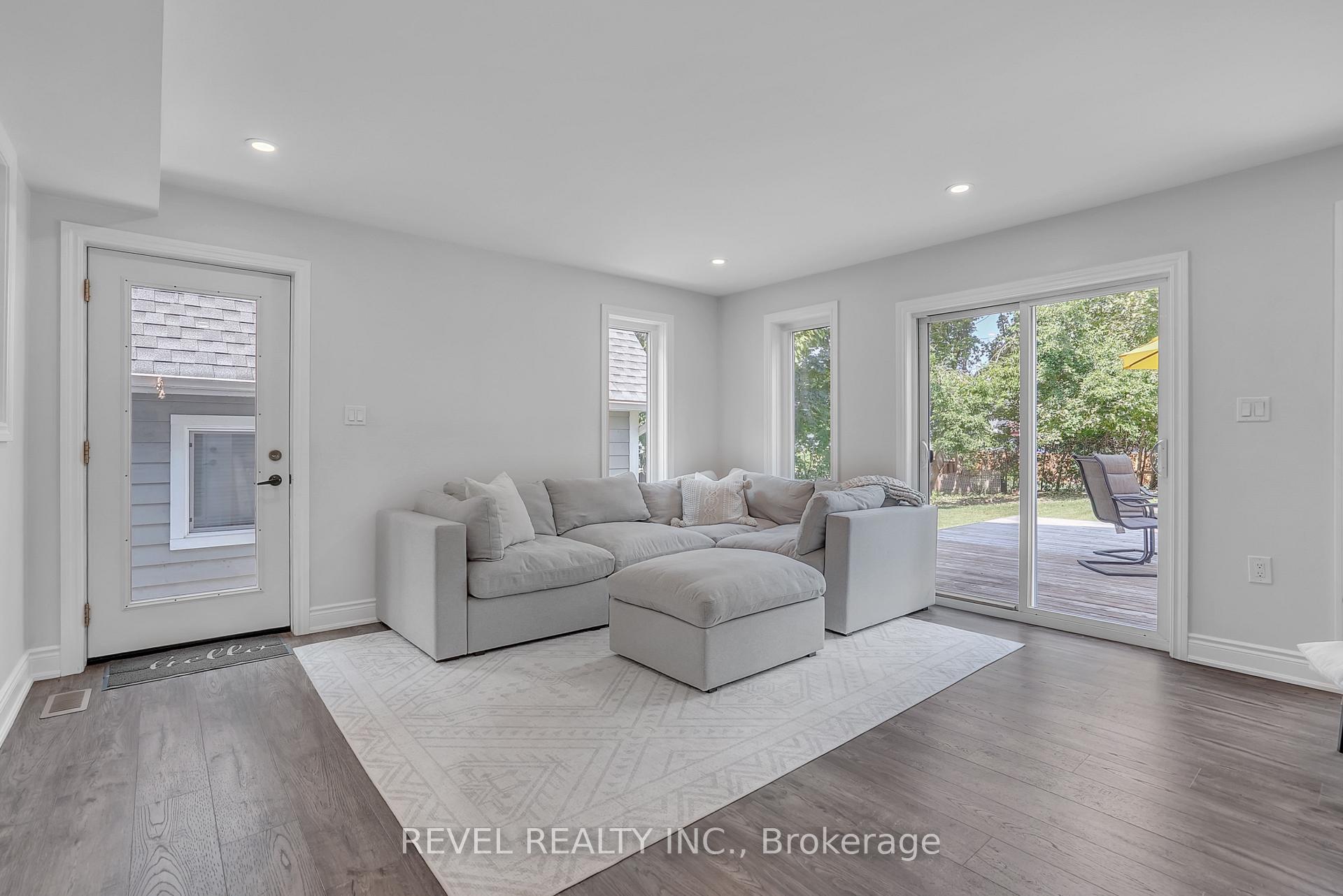 Photo 17 of 125 Dundonald Street, Barrie, Codrington — HOMEH