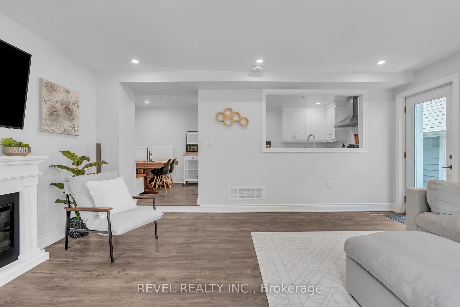 Photo 21 of 125 Dundonald Street, Barrie, Codrington — HOMEH