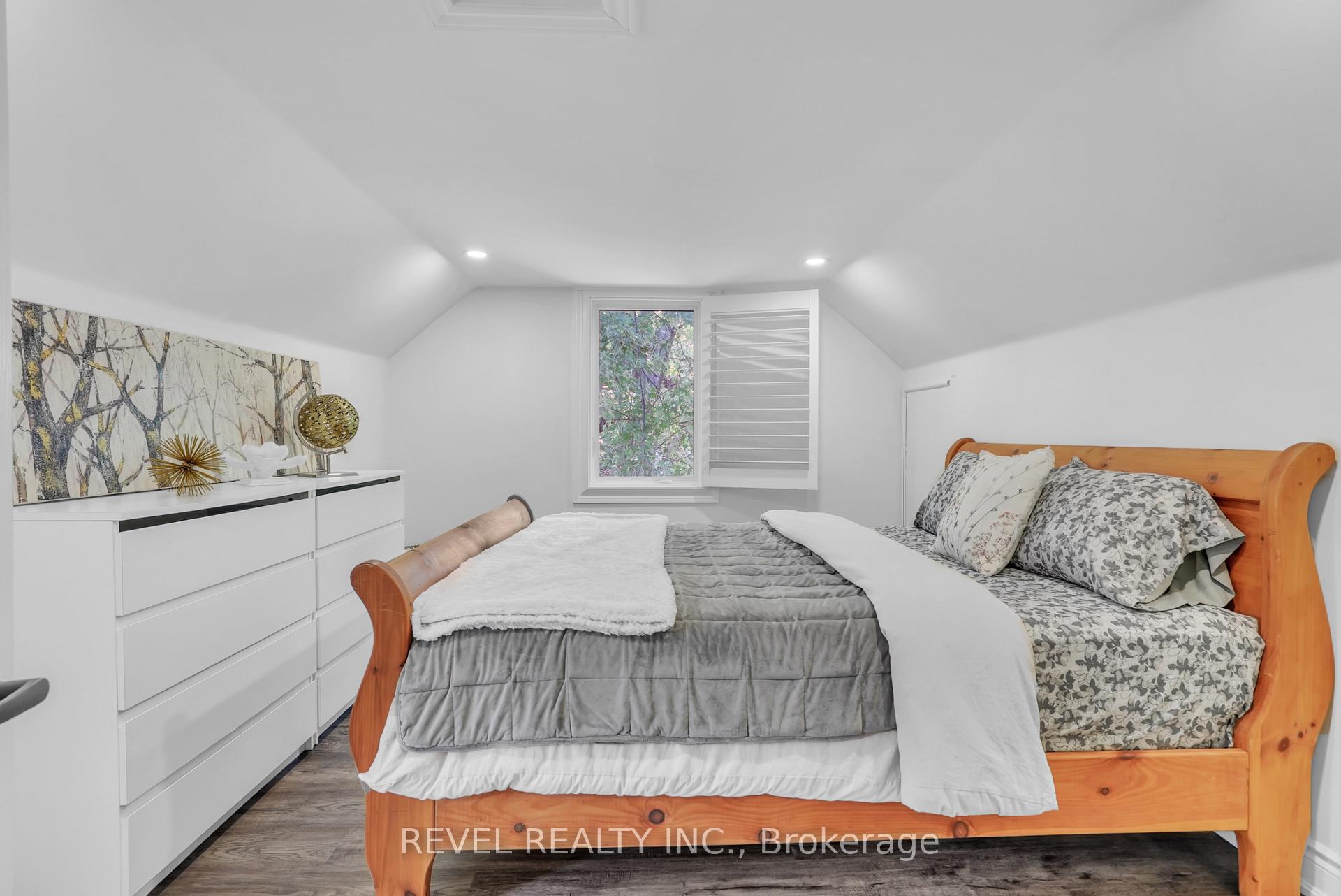 Photo 29 of 125 Dundonald Street, Barrie, Codrington — HOMEH