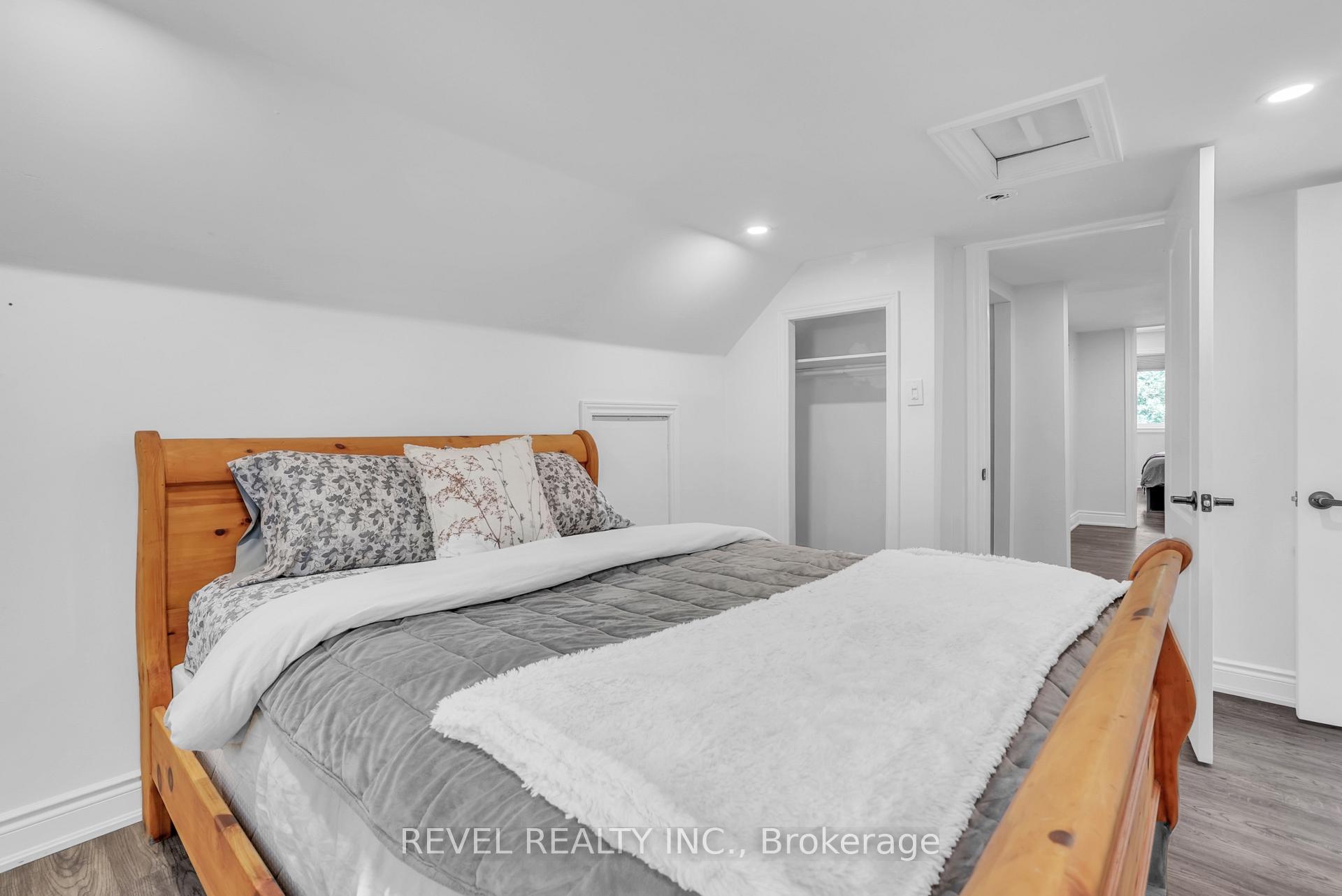 Photo 30 of 125 Dundonald Street, Barrie, Codrington — HOMEH