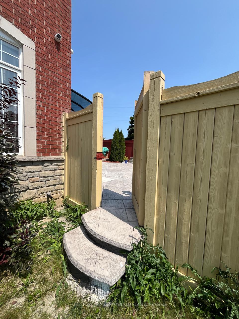 Photo 8 of Unit Bed 1, 92 Polonia Avenue, Brampton, Bram West — HOMEH