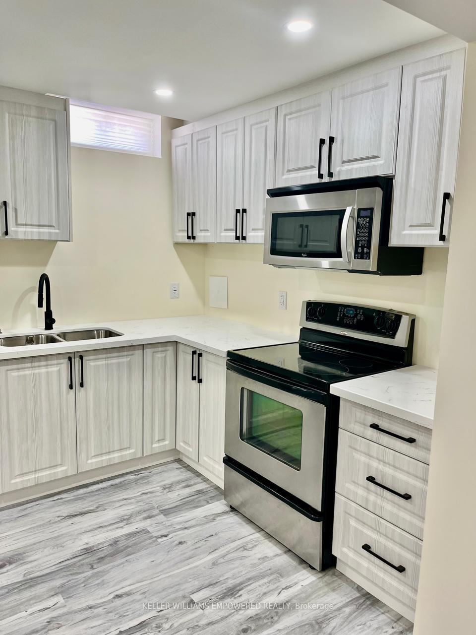 Photo 4 of Unit Bed 1, 92 Polonia Avenue, Brampton, Bram West — HOMEH