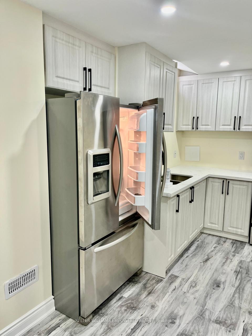 Photo 6 of Unit Bed 1, 92 Polonia Avenue, Brampton, Bram West — HOMEH