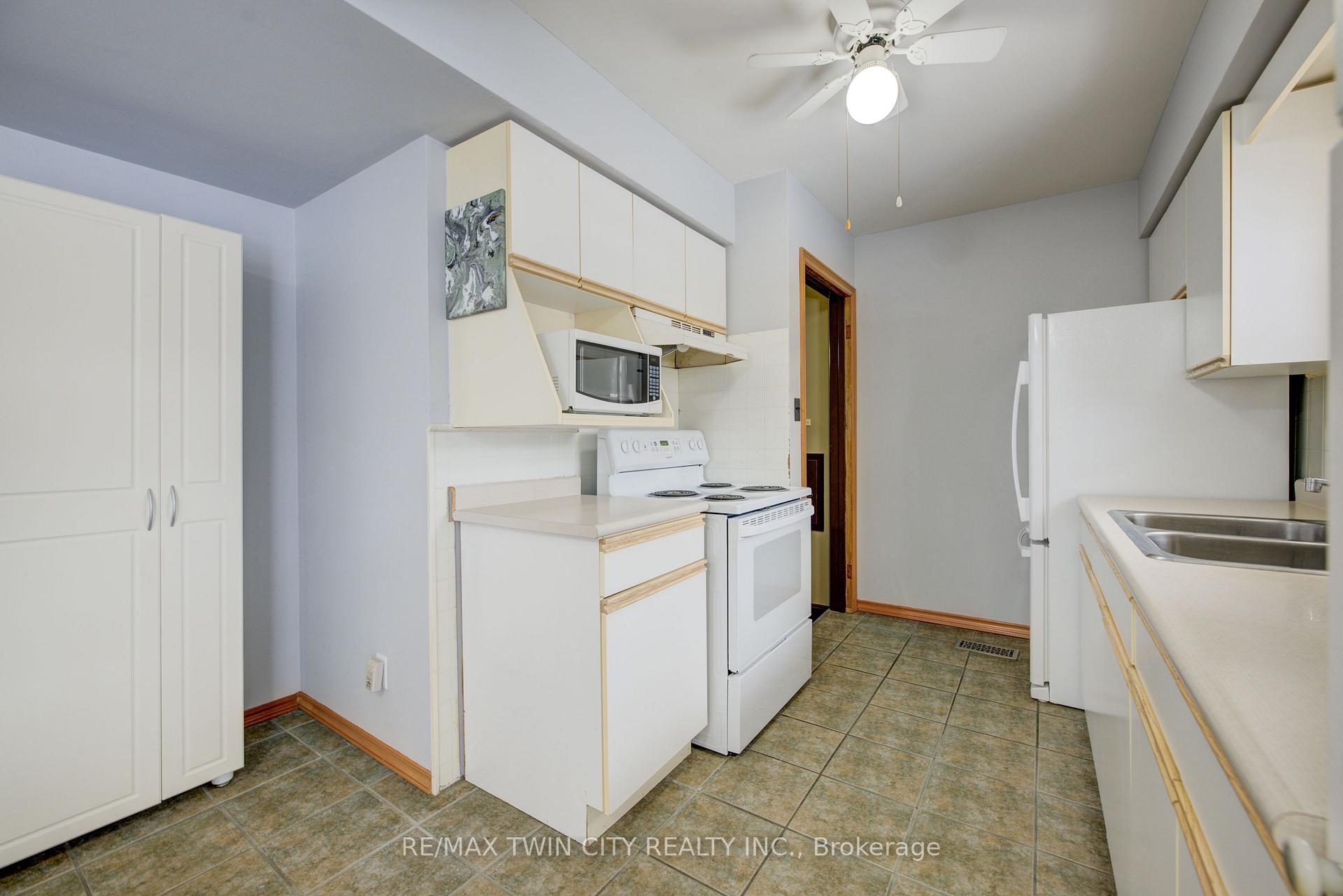 Photo 13 of 98 Clive Road, Kitchener — HOMEH
