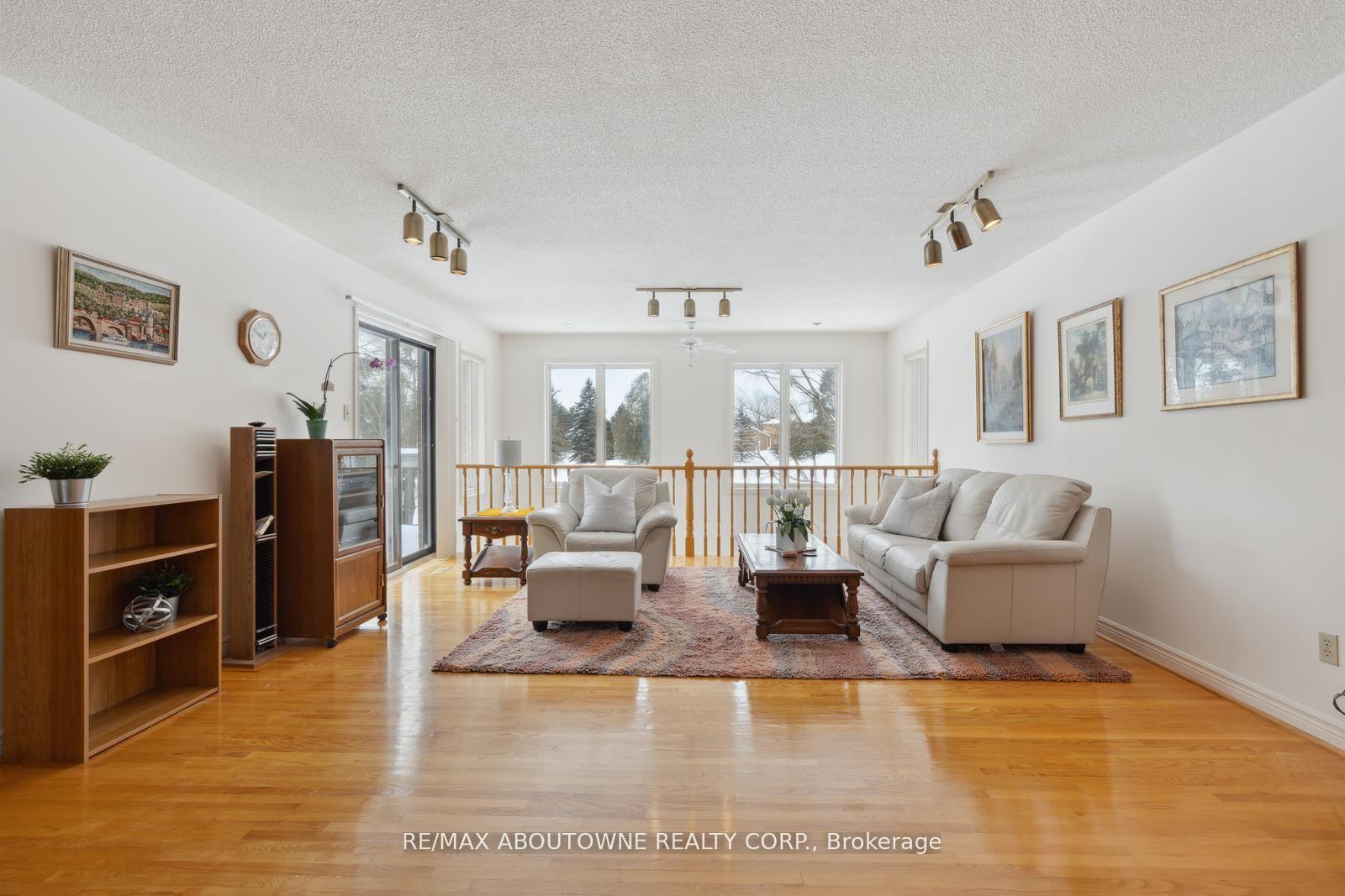 Photo 3 of 22 Matson Drive, Caledon, Palgrave — HOMEH