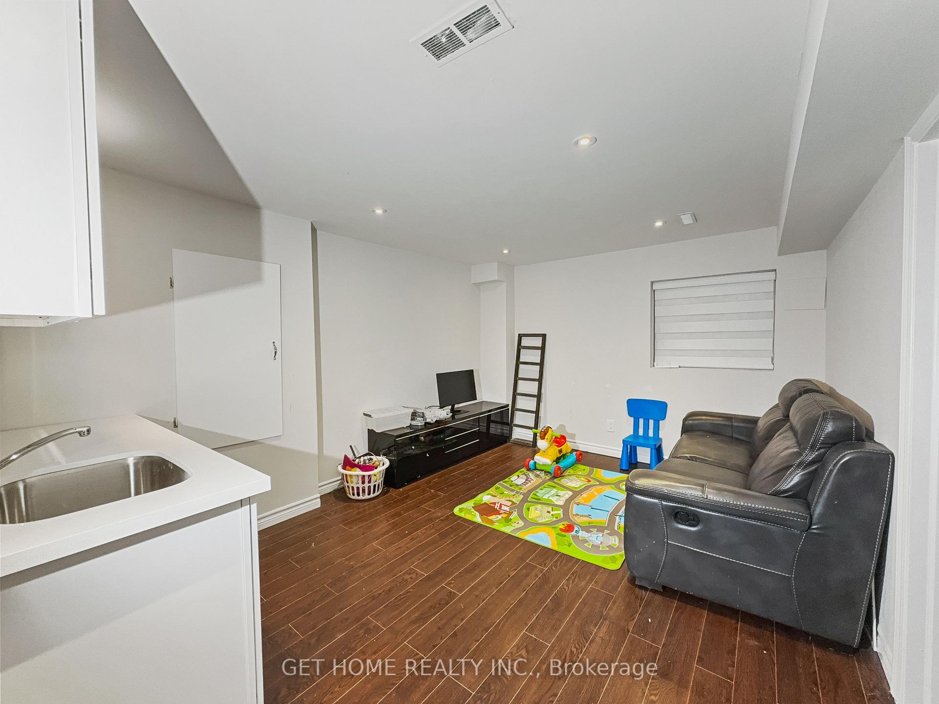 Photo 8 of 267 Swindells Street, Clarington, Bowmanville — HOMEH