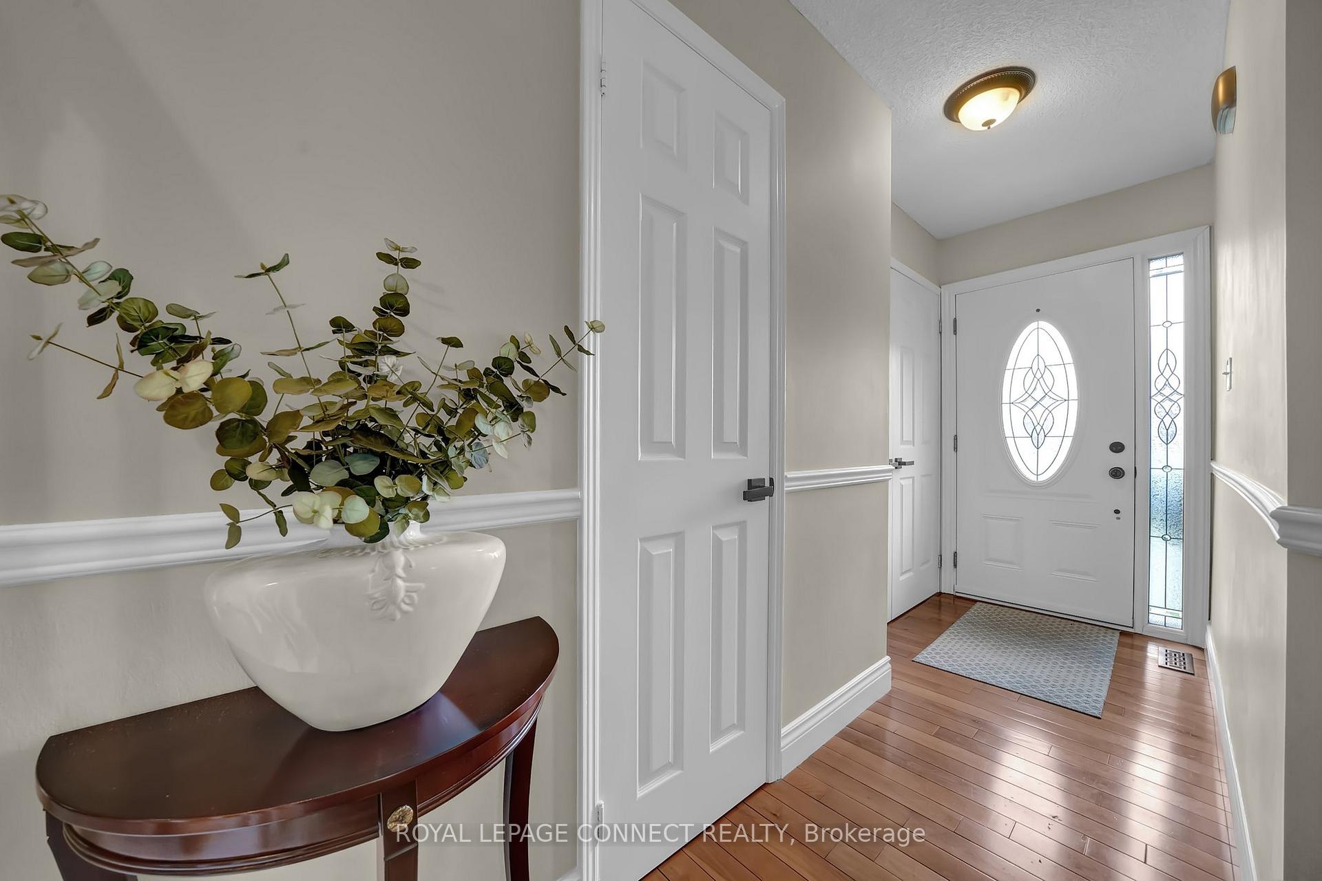 Photo 2 of 21 Barnard Court, Ajax, South East — HOMEH