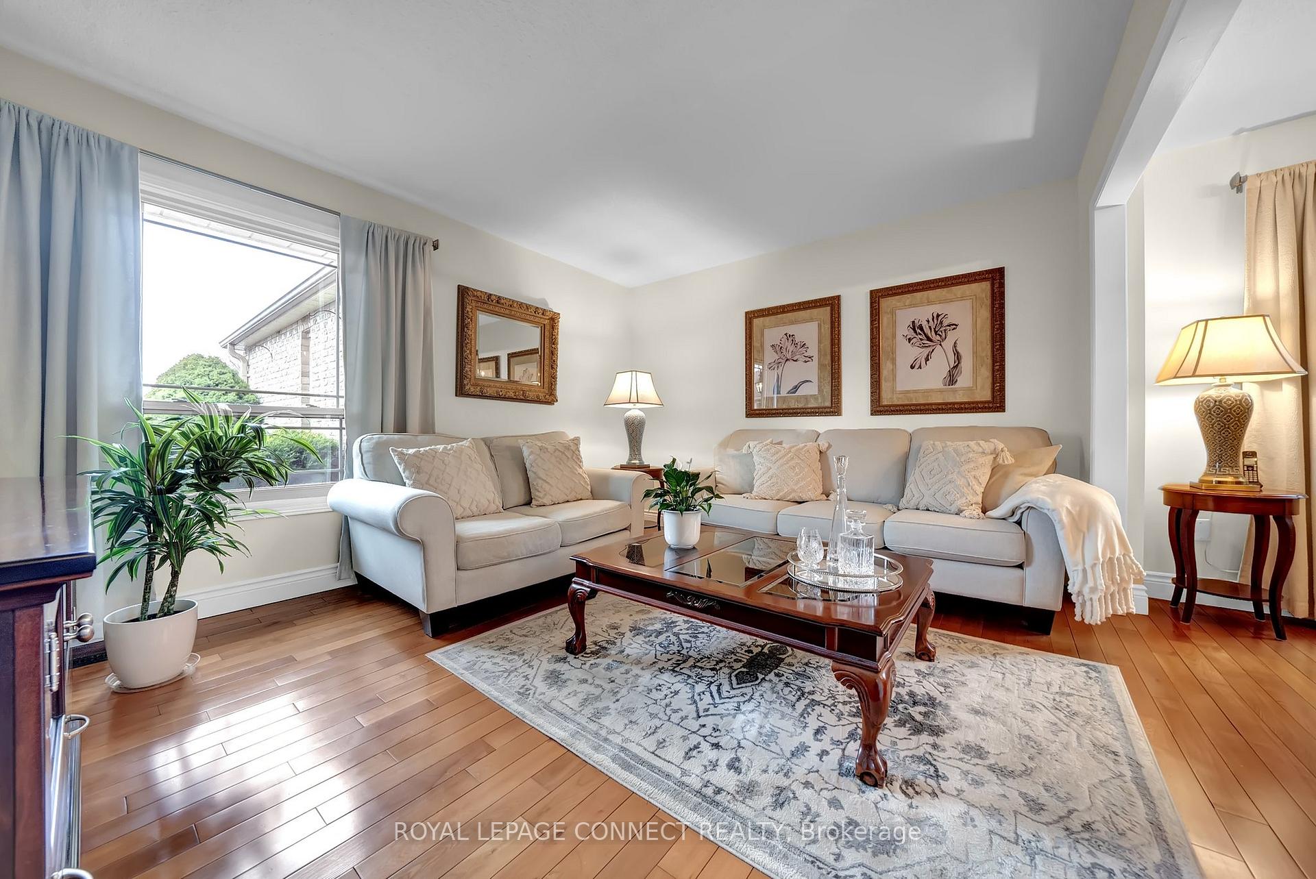 Photo 7 of 21 Barnard Court, Ajax, South East — HOMEH