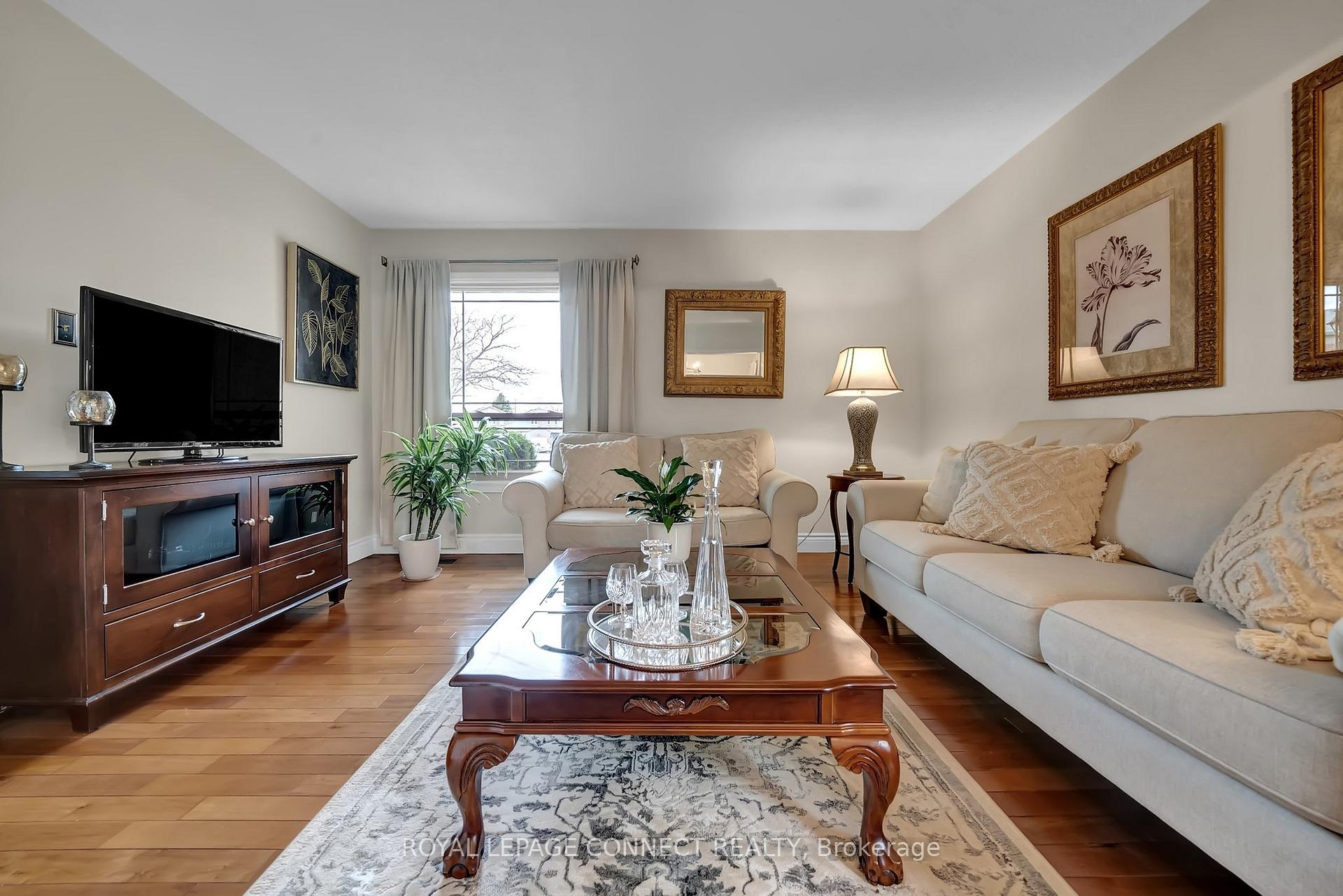 Photo 5 of 21 Barnard Court, Ajax, South East — HOMEH