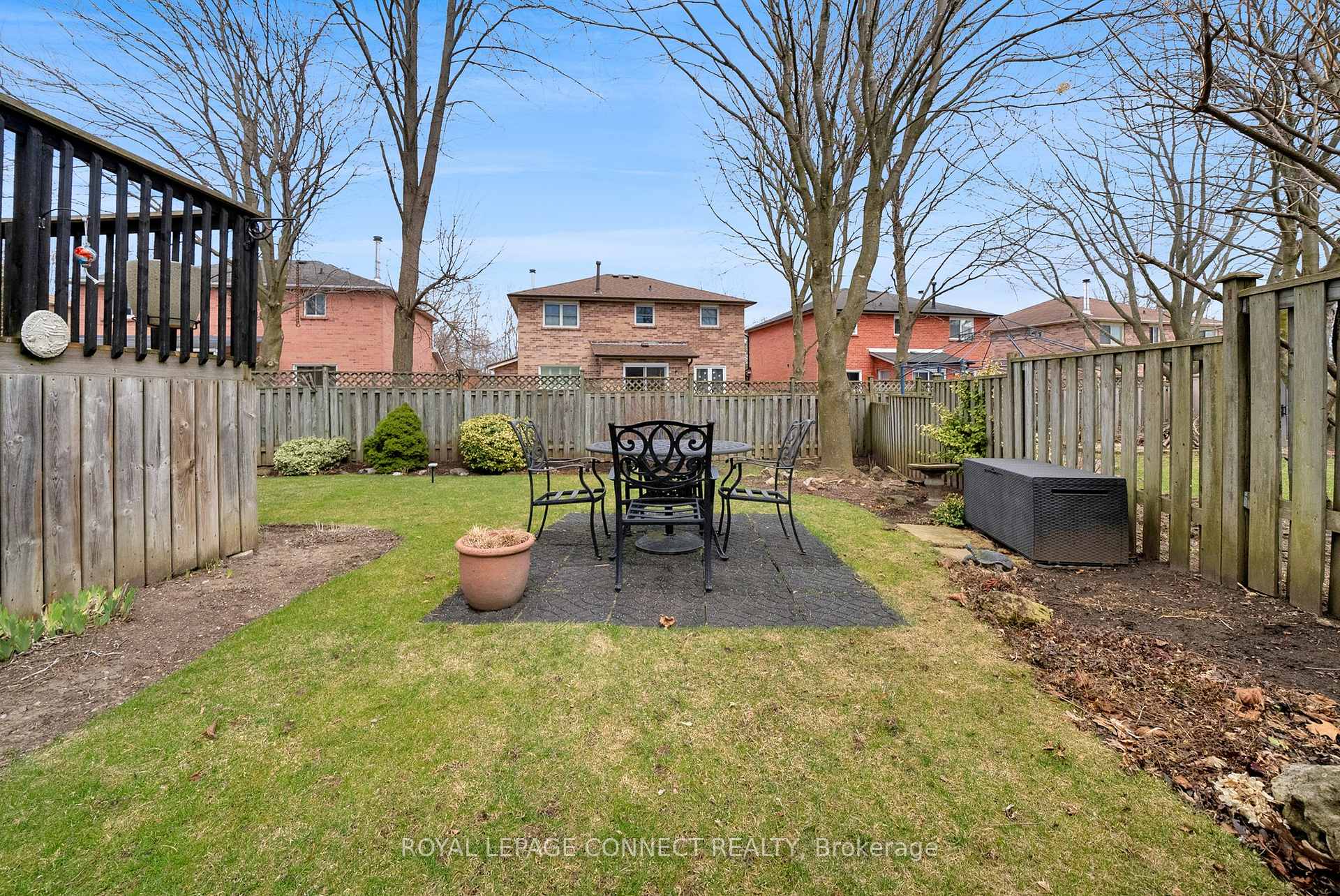 Photo 33 of 21 Barnard Court, Ajax, South East — HOMEH
