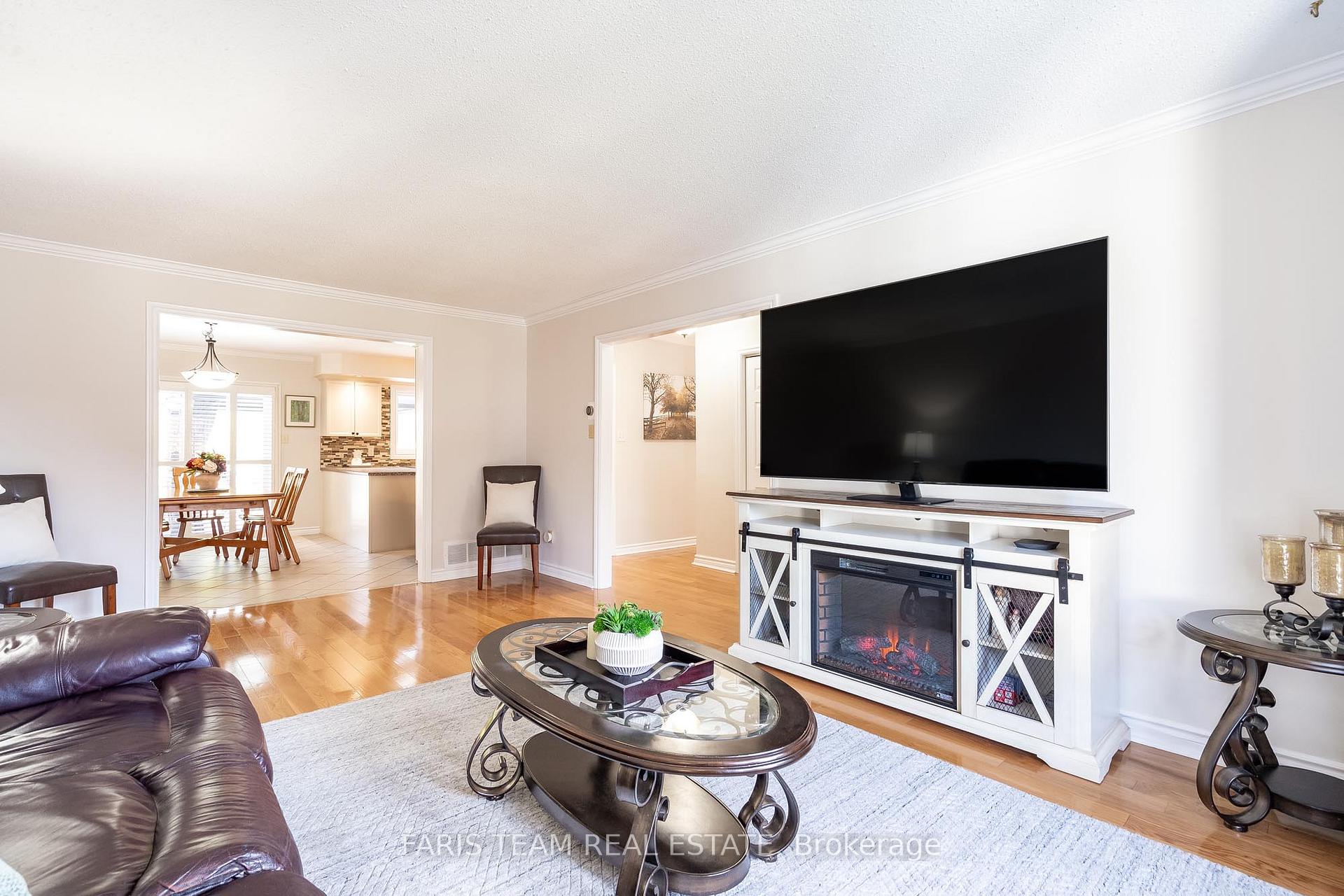 Photo 12 of 110 Chieftain Crescent, Barrie, Allandale Heights — HOMEH